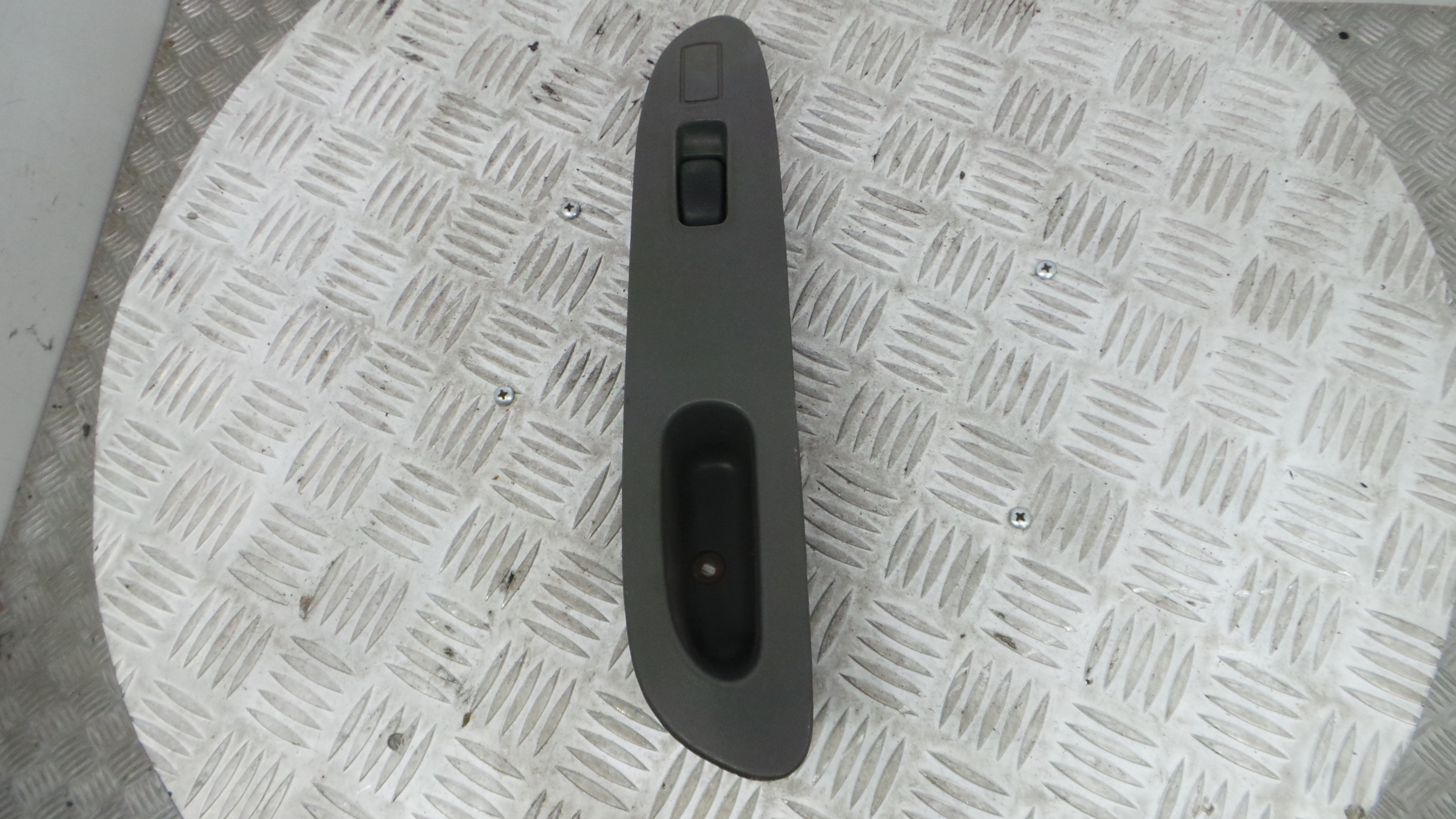 Interruptor / Comando Elevador Vidro Frente Dto  MR227962 - MITSUBISHI COLT Mk V (CJ_, CP_), COLT V -33198896