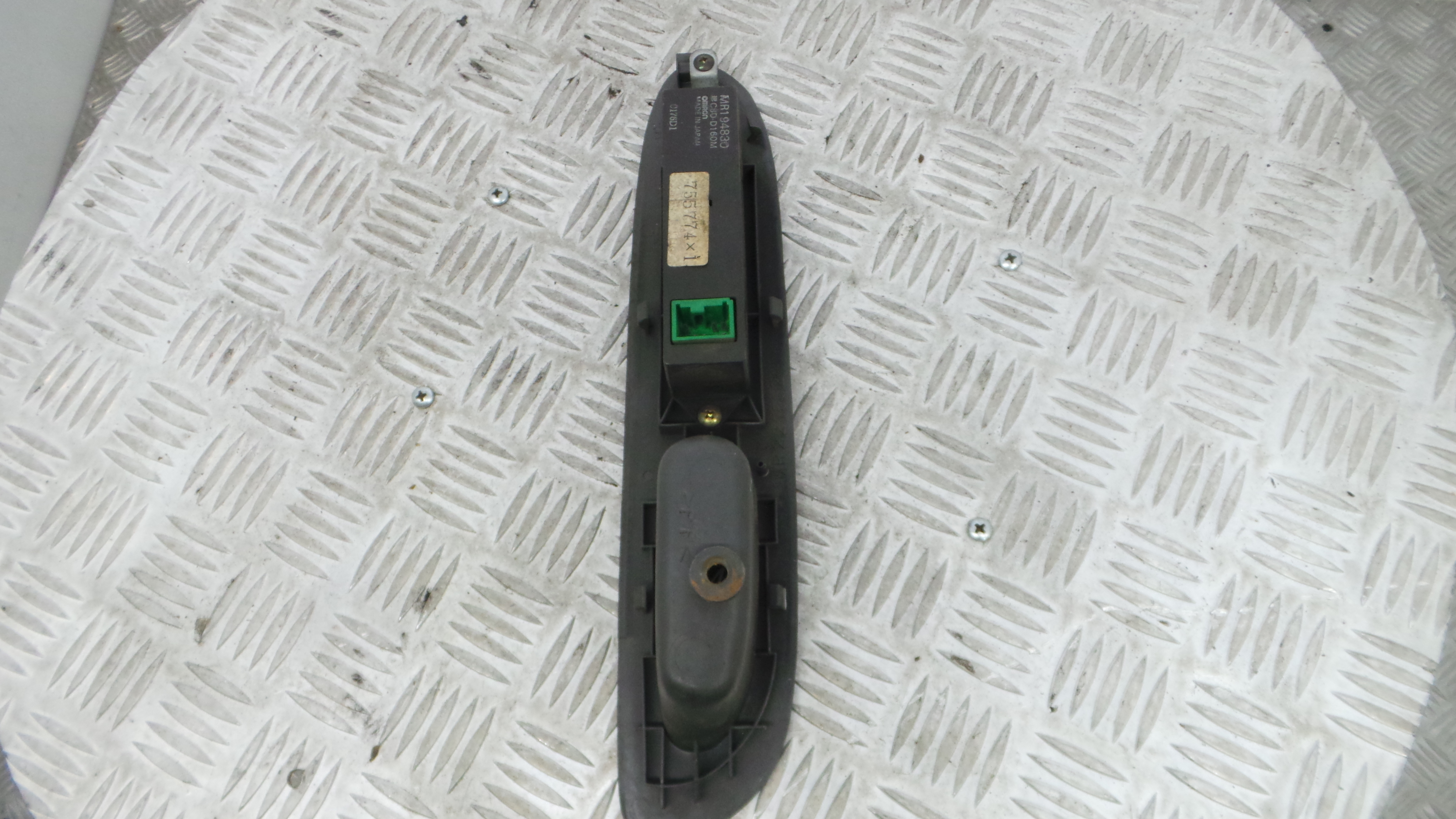 Interruptor / Comando Elevador Vidro Frente Dto MR227962 - MITSUBISHI COLT Mk V (CJ_, CP_), COLT V -33198896