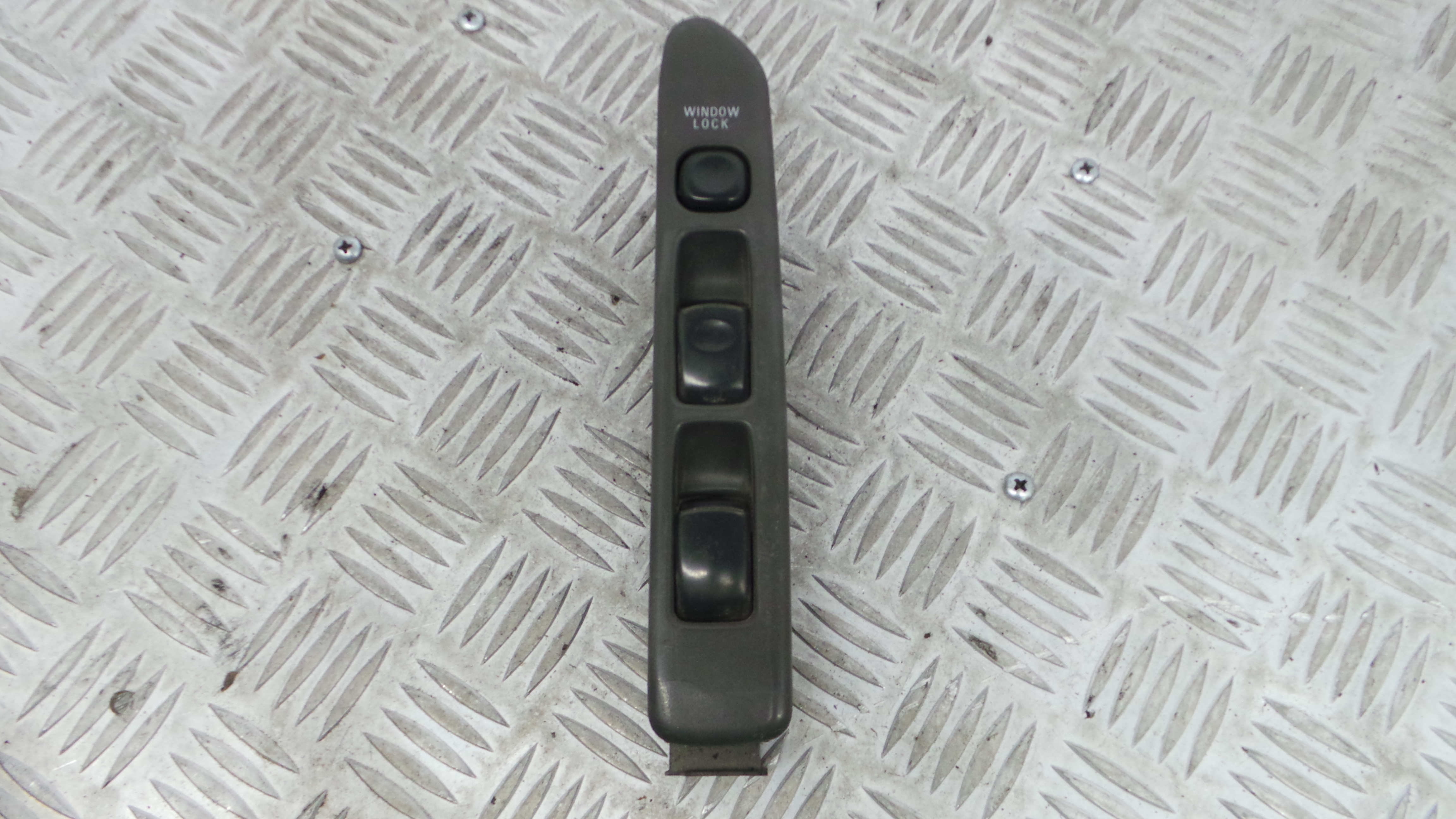 Interruptor / Comando Elevador Vidro Frente Esq   - MITSUBISHI COLT Mk V (CJ_, CP_), COLT V (CJ_, CP-33198990