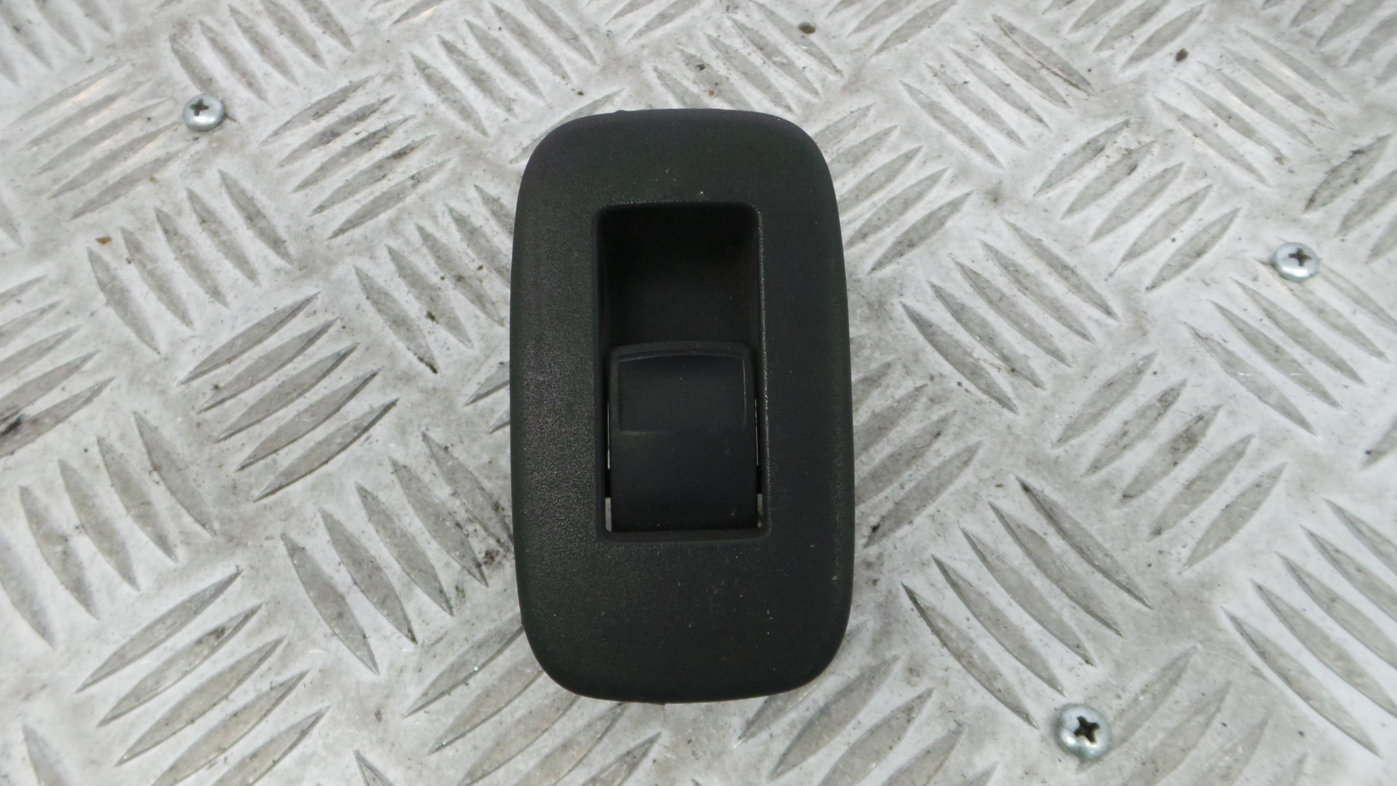 Interruptor / Comando Elevador Vidro Trás Esq  - TOYOTA AURIS (_E15_), COROLLA (_E15_)-33198999