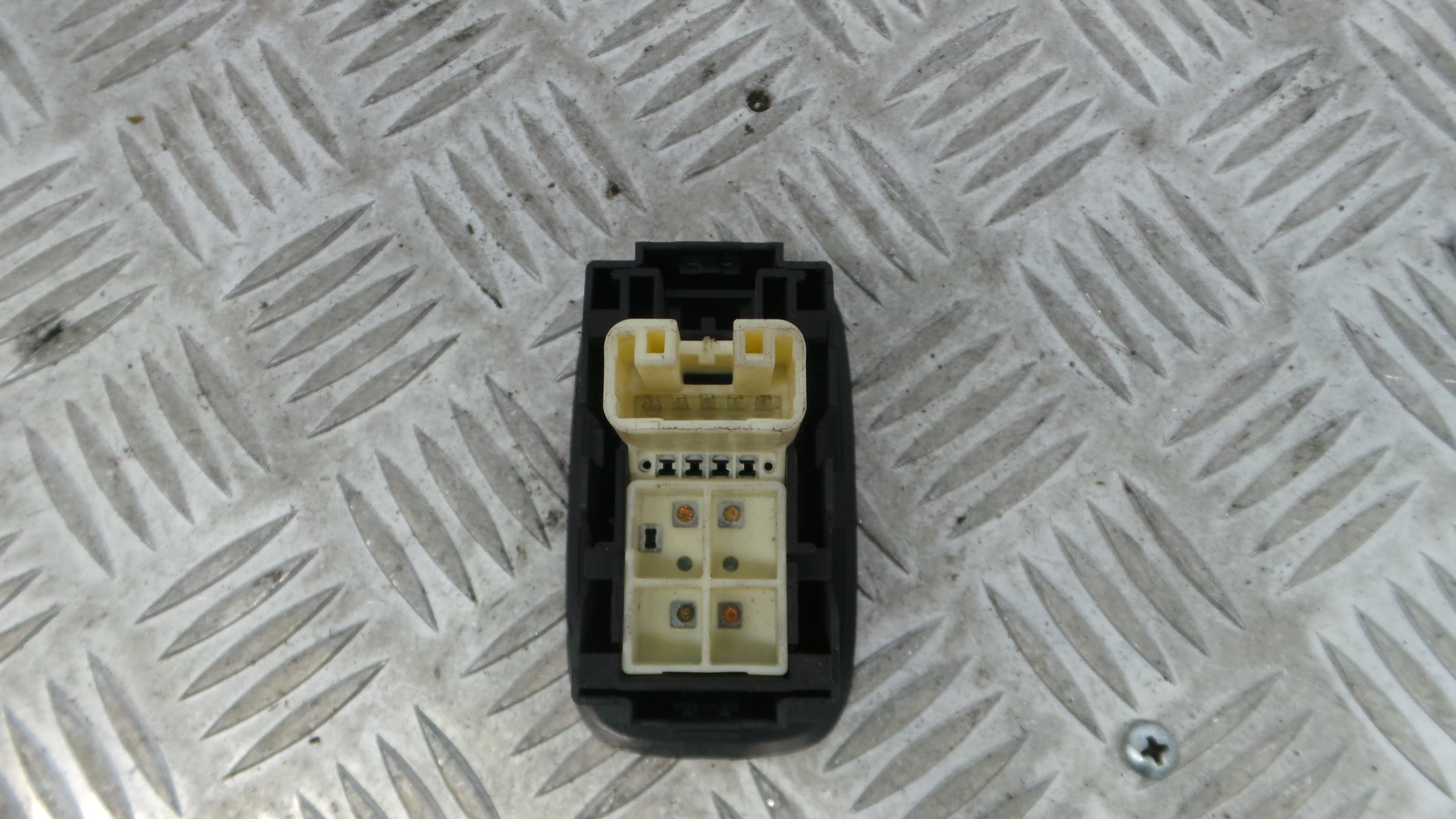 Interruptor / Comando Elevador Vidro Trás Esq  - TOYOTA AURIS (_E15_), COROLLA (_E15_)-33198999