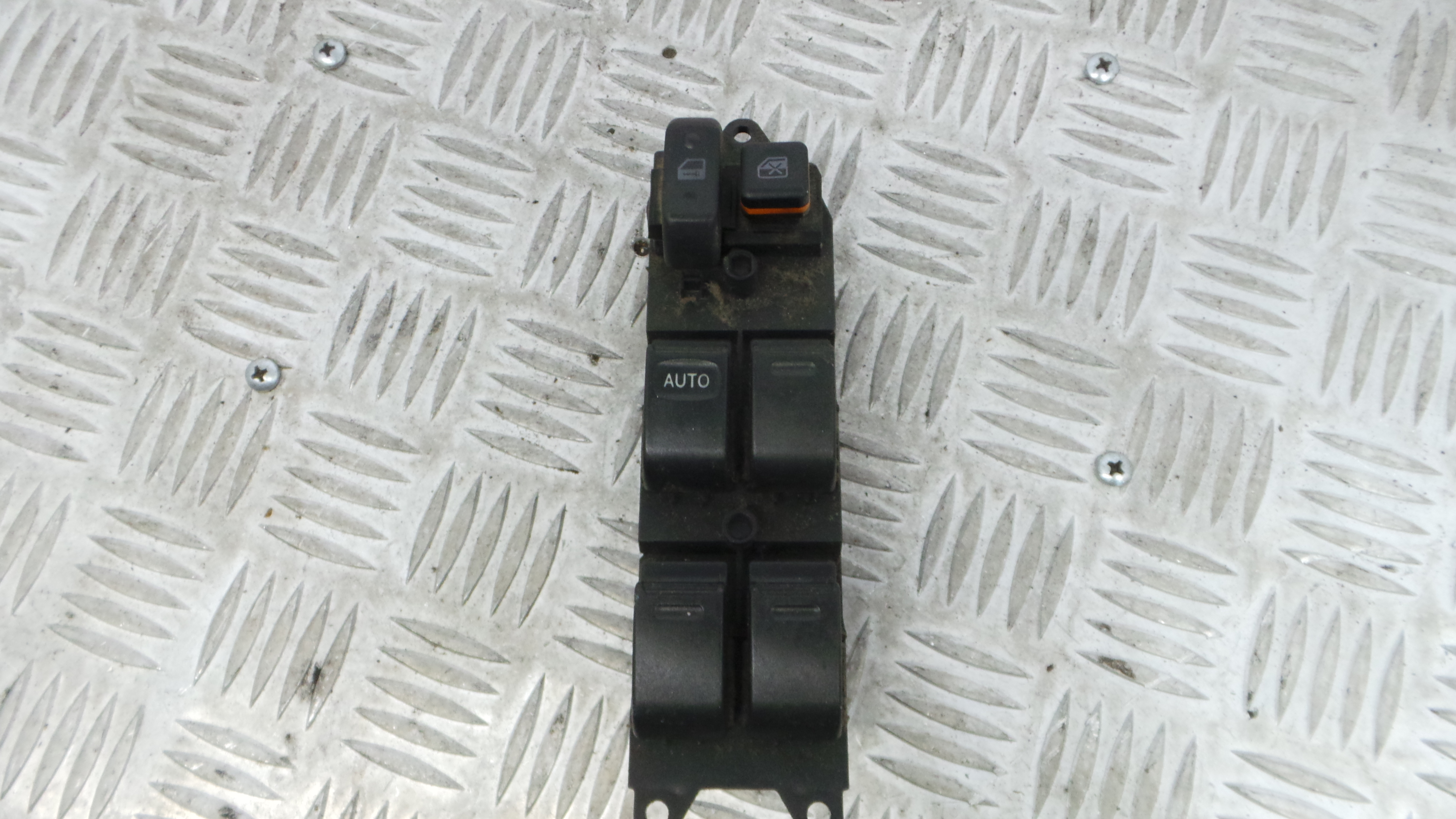 Interruptor / Comando Elevador Vidro Frente Esq - TOYOTA AVENSIS (_T22_)-33199029 Interruptor / Comando Elevador Vidro Frente Esq - TOYOTA AVENSIS (_T22_)-33199029