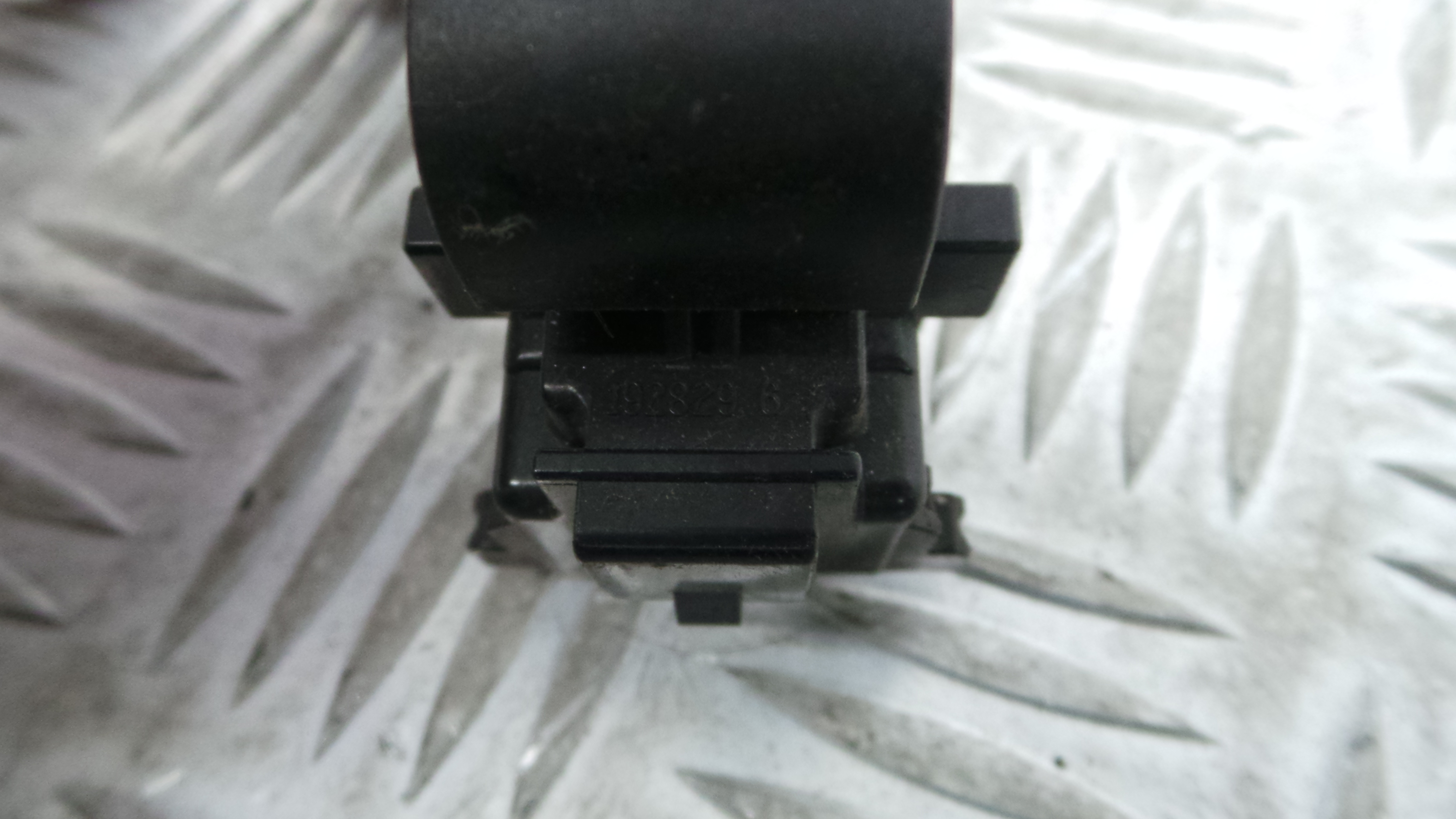 Interruptor / Comando Elevador Vidro Trás Dto 192829 - TOYOTA YARIS (_P9_), YARIS/VITZ (_P9_)-33199048