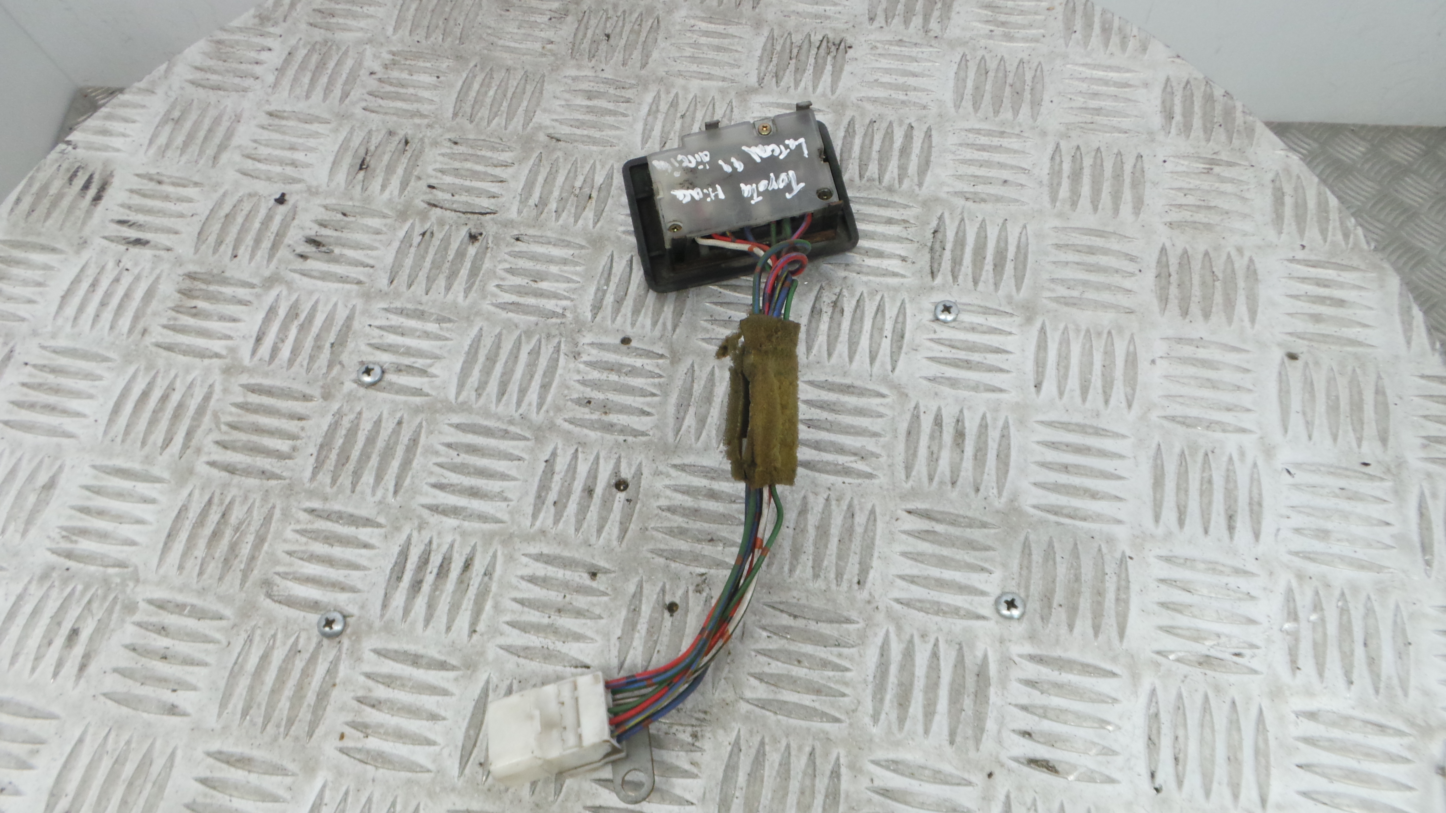 Botões da Consola  203-2074 - TOYOTA HIACE IV Caixa (__H1_, __H2_)-33199059