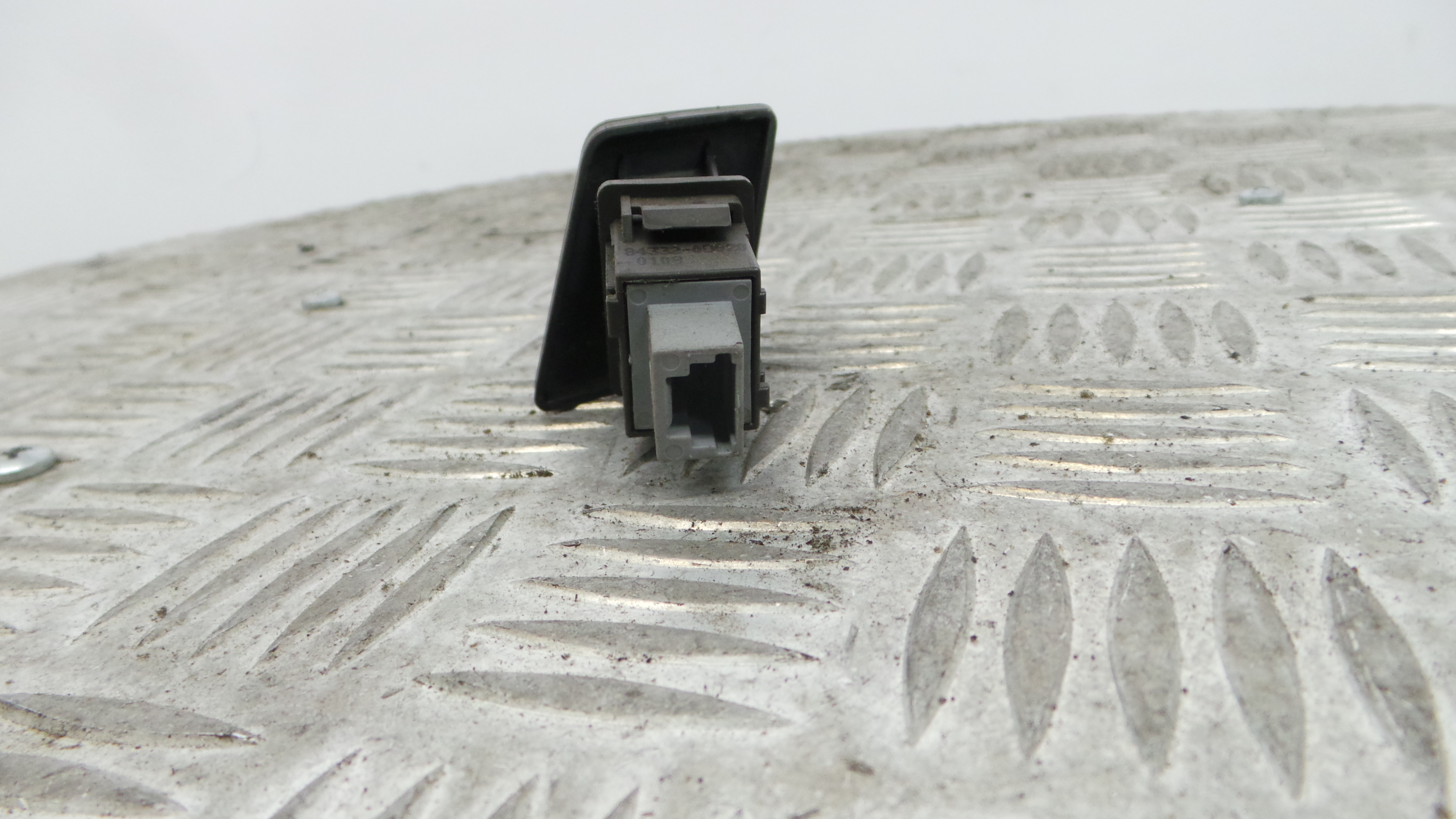 warning 4 piscas 84332-0D020 - TOYOTA YARIS (_P9_), YARIS/VITZ (_P9_)-33199063