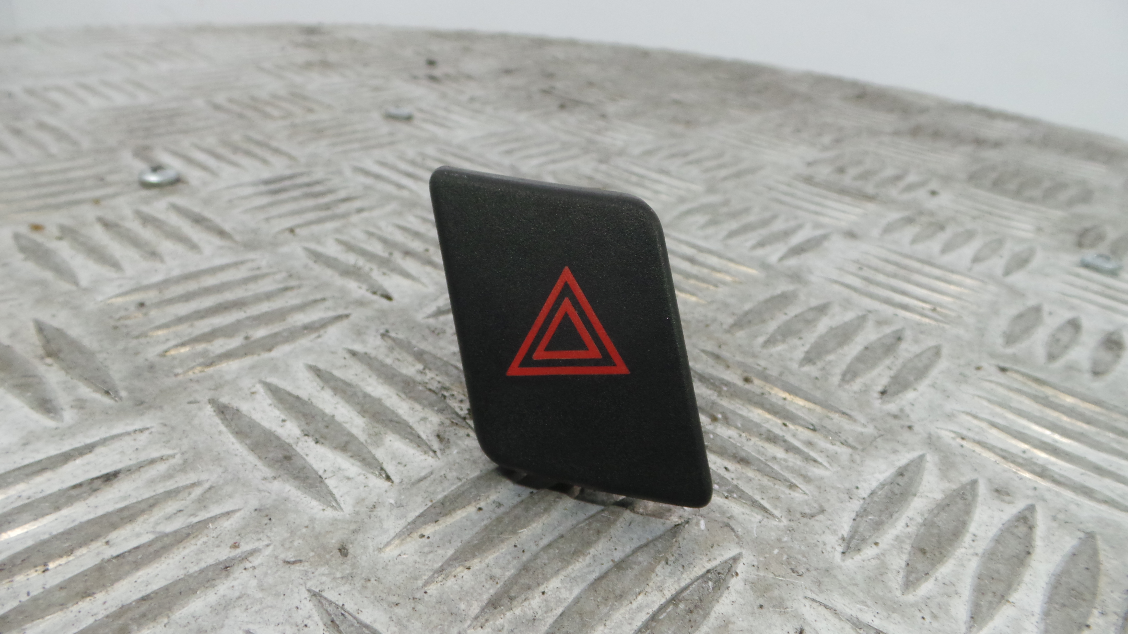 warning 4 piscas 84332-0D020 - TOYOTA YARIS (_P9_), YARIS/VITZ (_P9_)-33199066