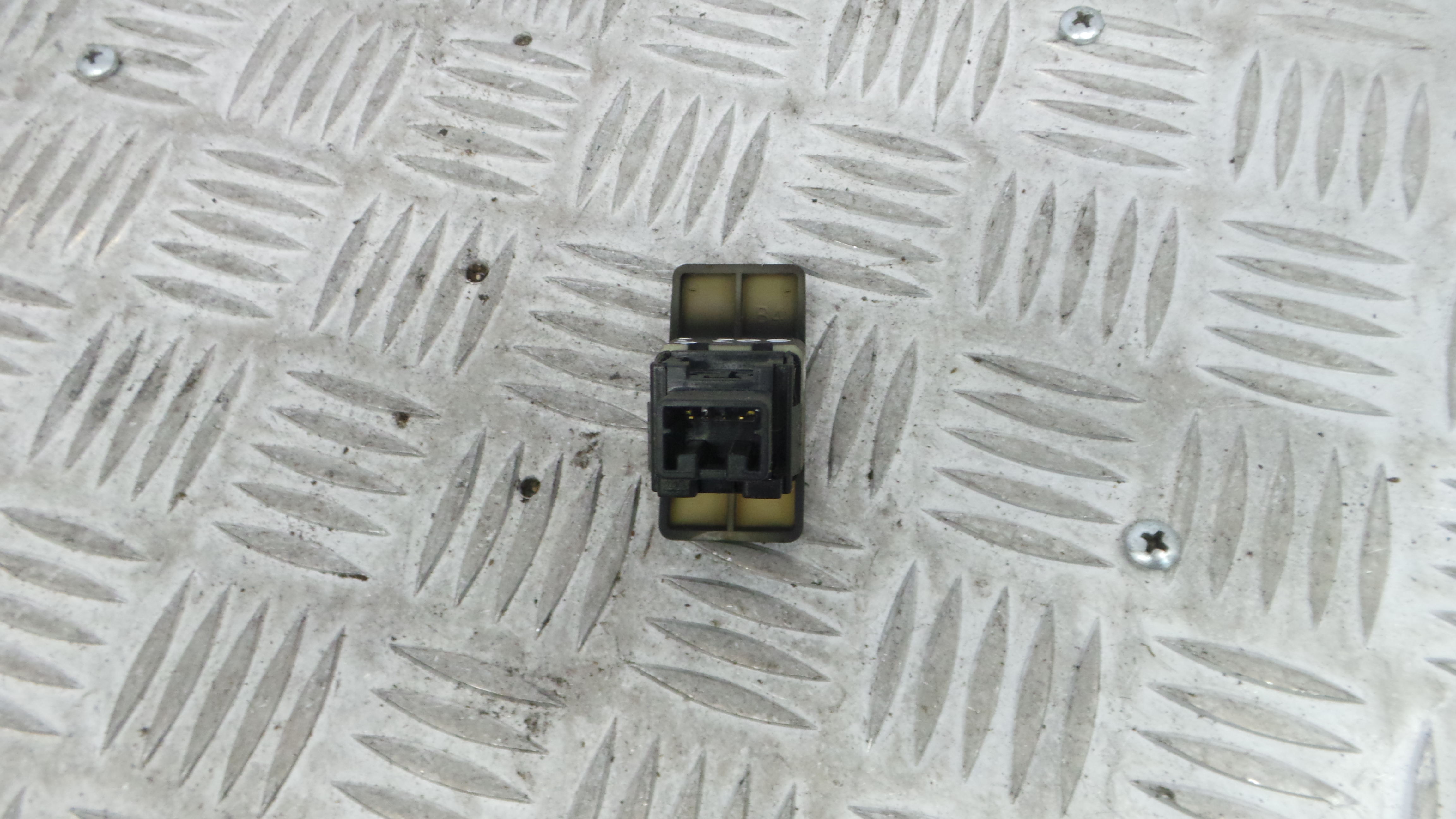 warning 4 piscas 06019 - SUZUKI SWIFT III (MZ, EZ)-33199069