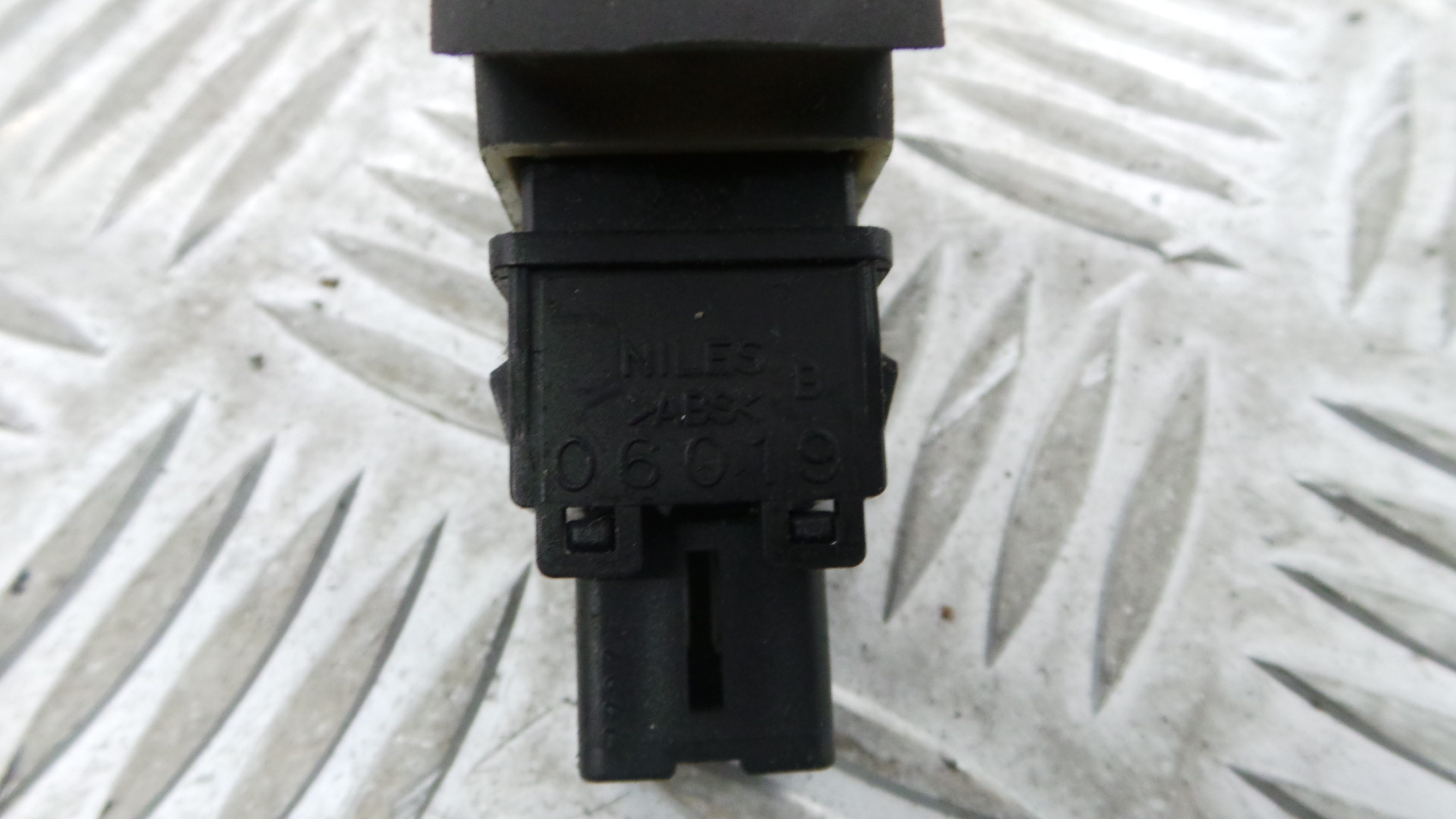 warning 4 piscas 06019 - SUZUKI SWIFT III (MZ, EZ)-33199069