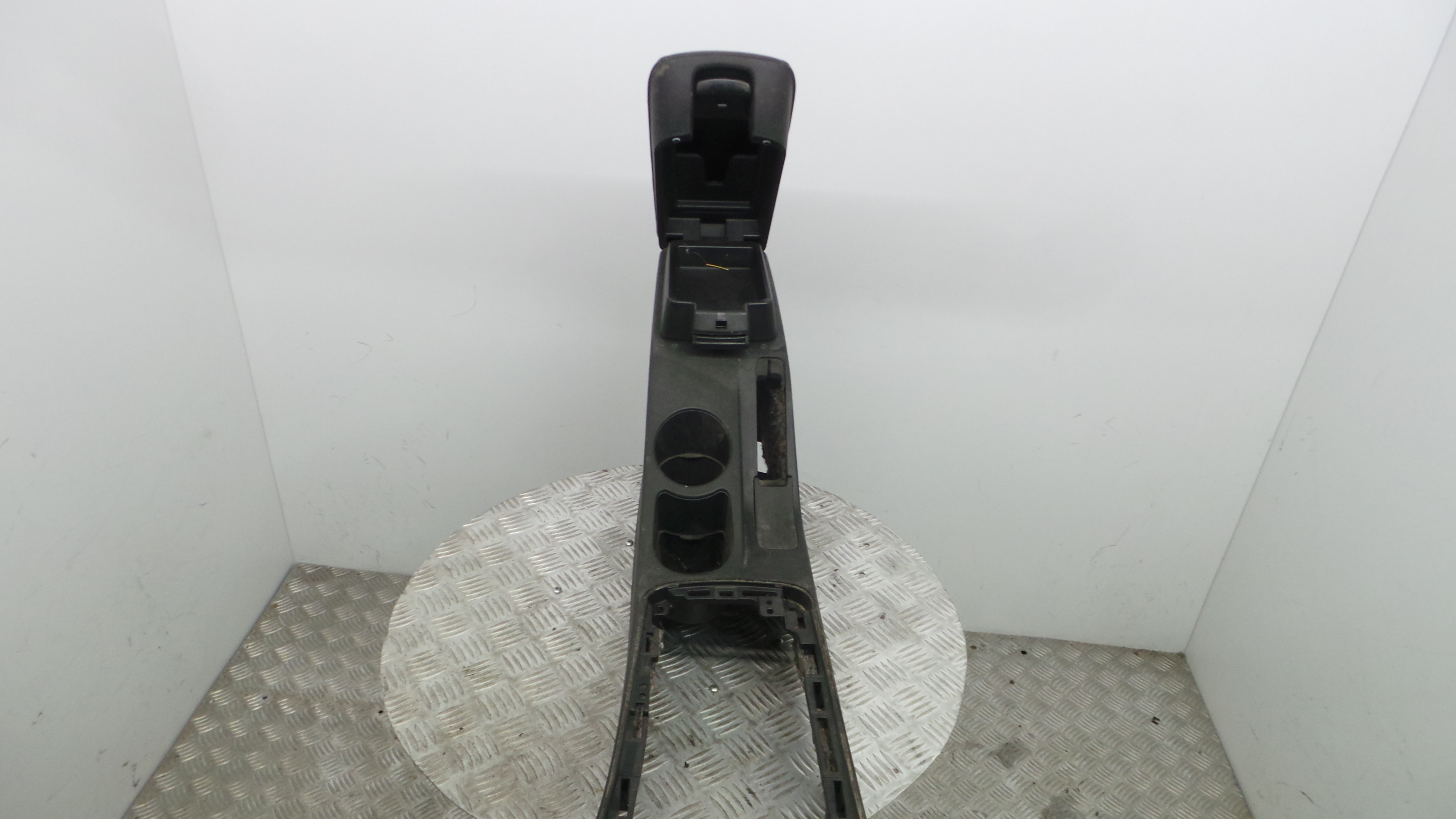 Apoio de Braço 84611-1H600 - KIA CEE'D Hatchback (ED)-33199327