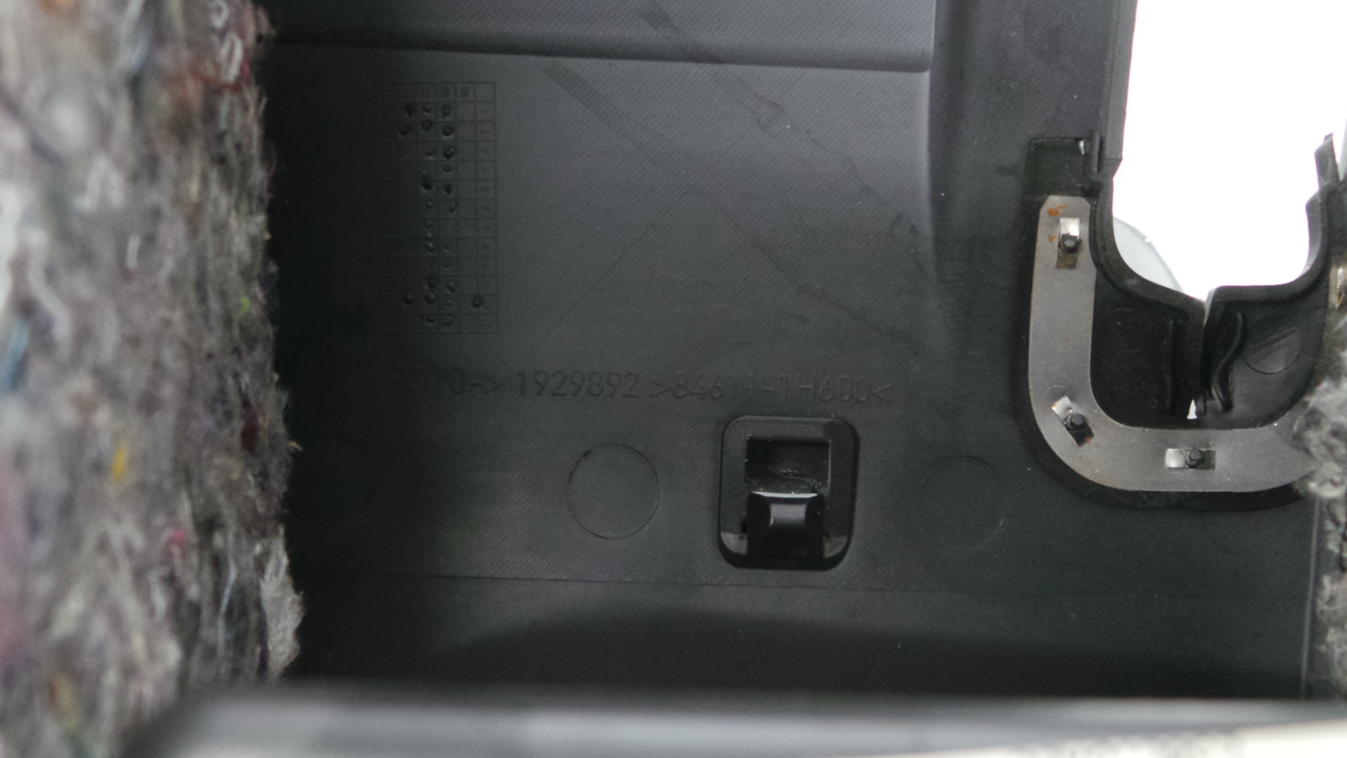 Apoio de Braço 84611-1H600 - KIA CEE'D Hatchback (ED)-33199327