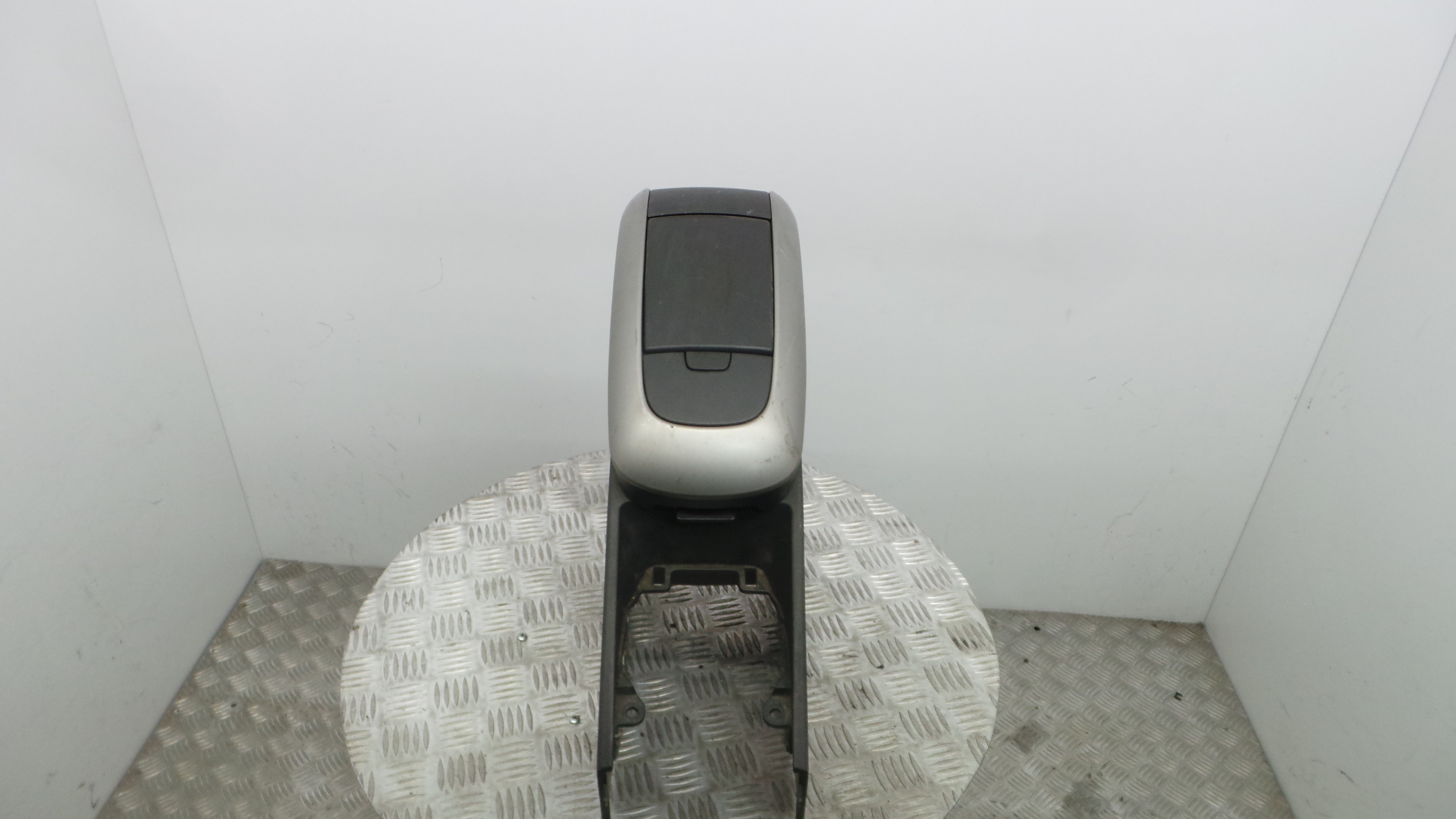 Apoio de Braço 58911-02180 - TOYOTA AURIS (_E15_), COROLLA (_E15_)-33199332