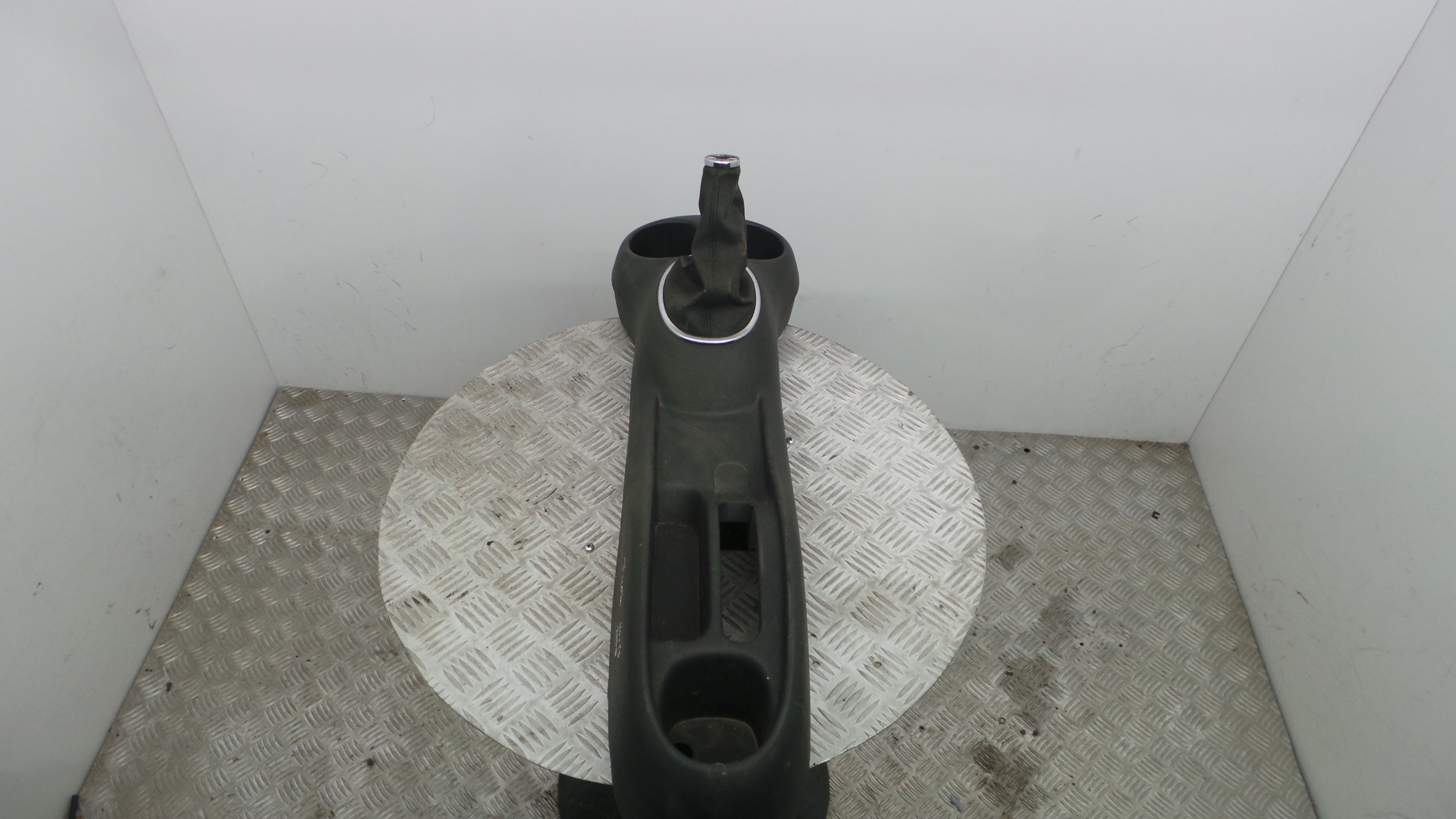 Apoio de Braço 58911-0D010 - TOYOTA YARIS (_P9_), YARIS/VITZ (_P9_)-33199340