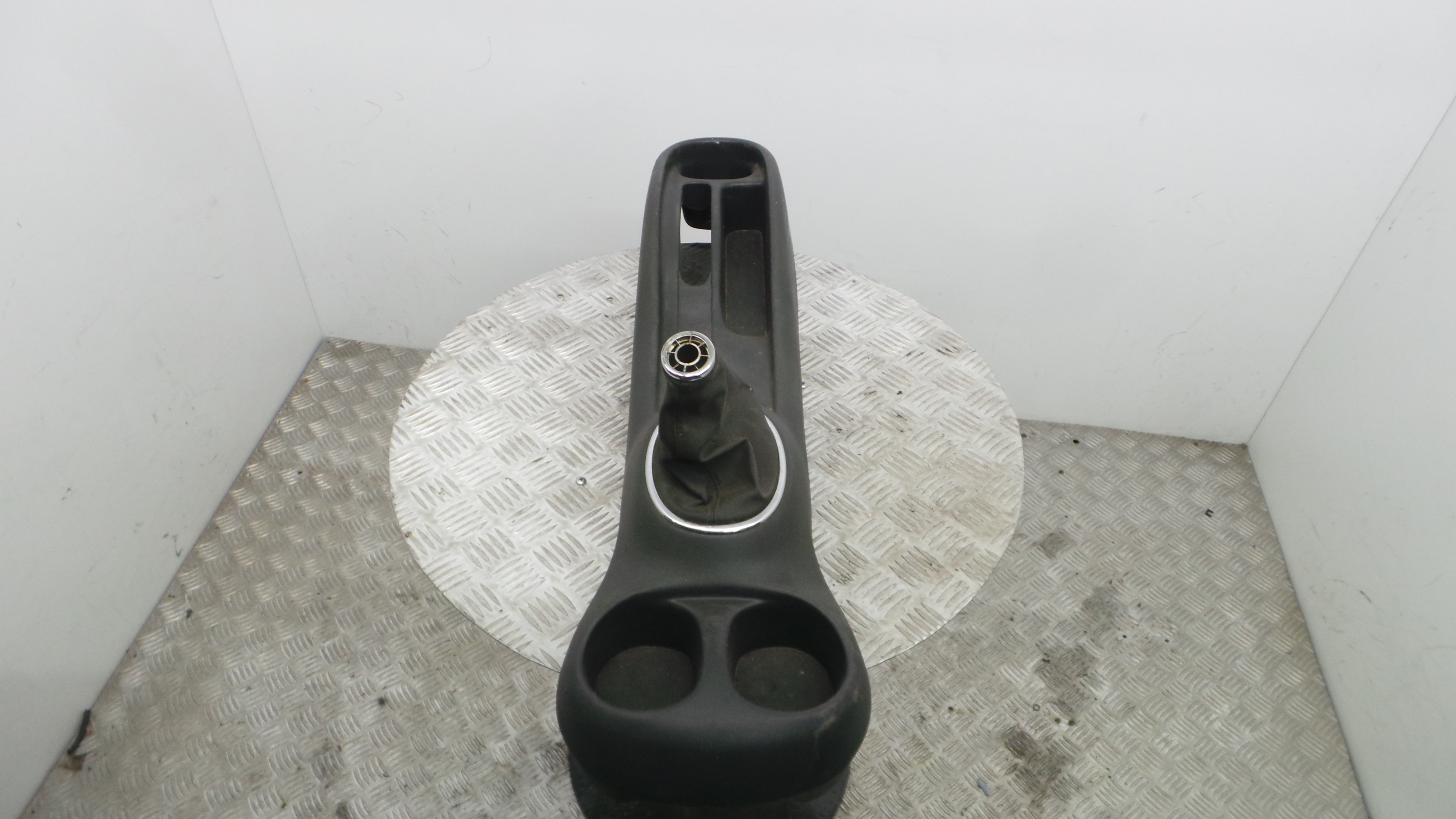 Apoio de Braço 58911-0D010 - TOYOTA YARIS (_P9_), YARIS/VITZ (_P9_)-33199340