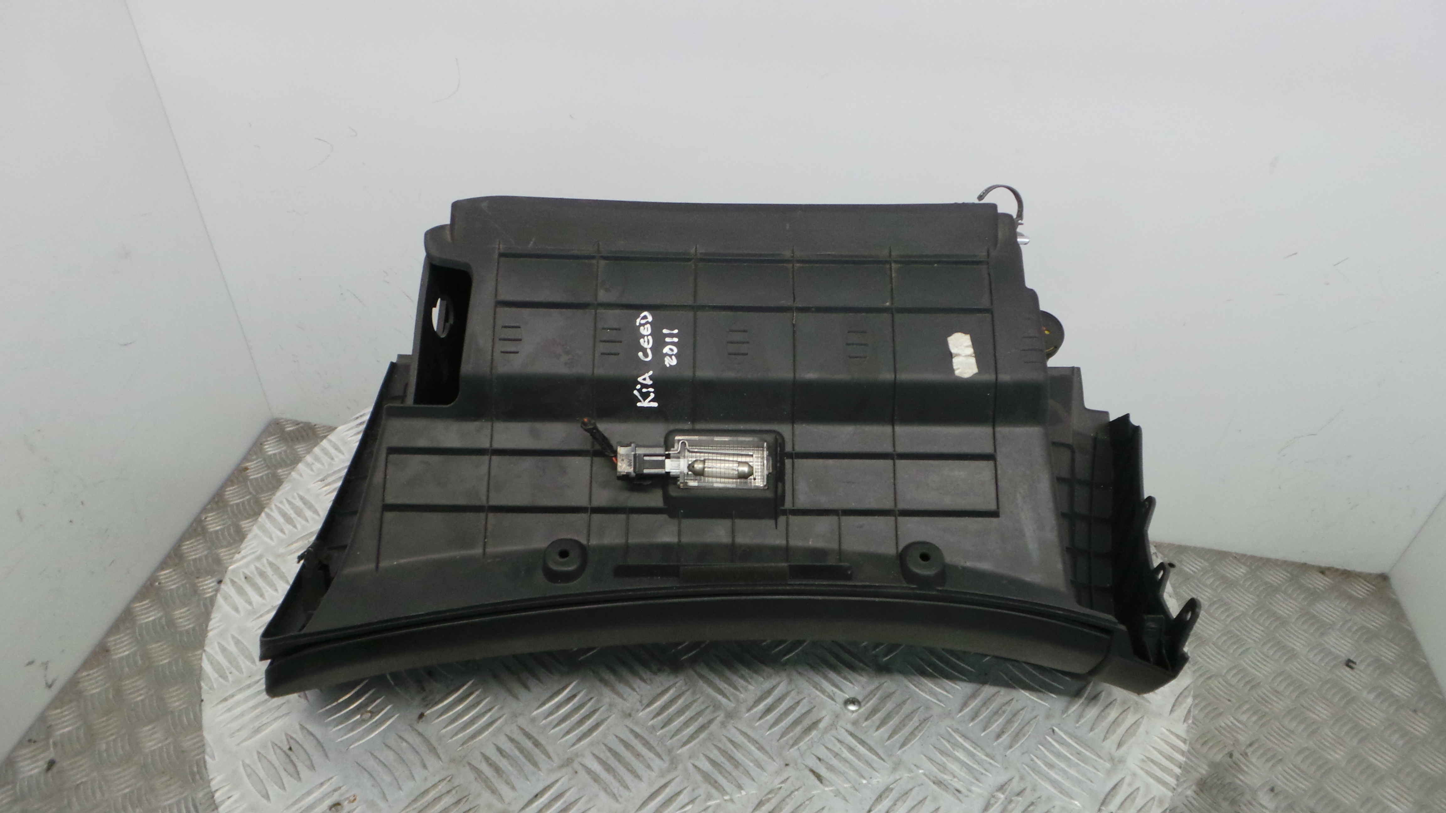 Porta Luvas  84760-1H050 - KIA CEE'D Hatchback (ED)-33199369