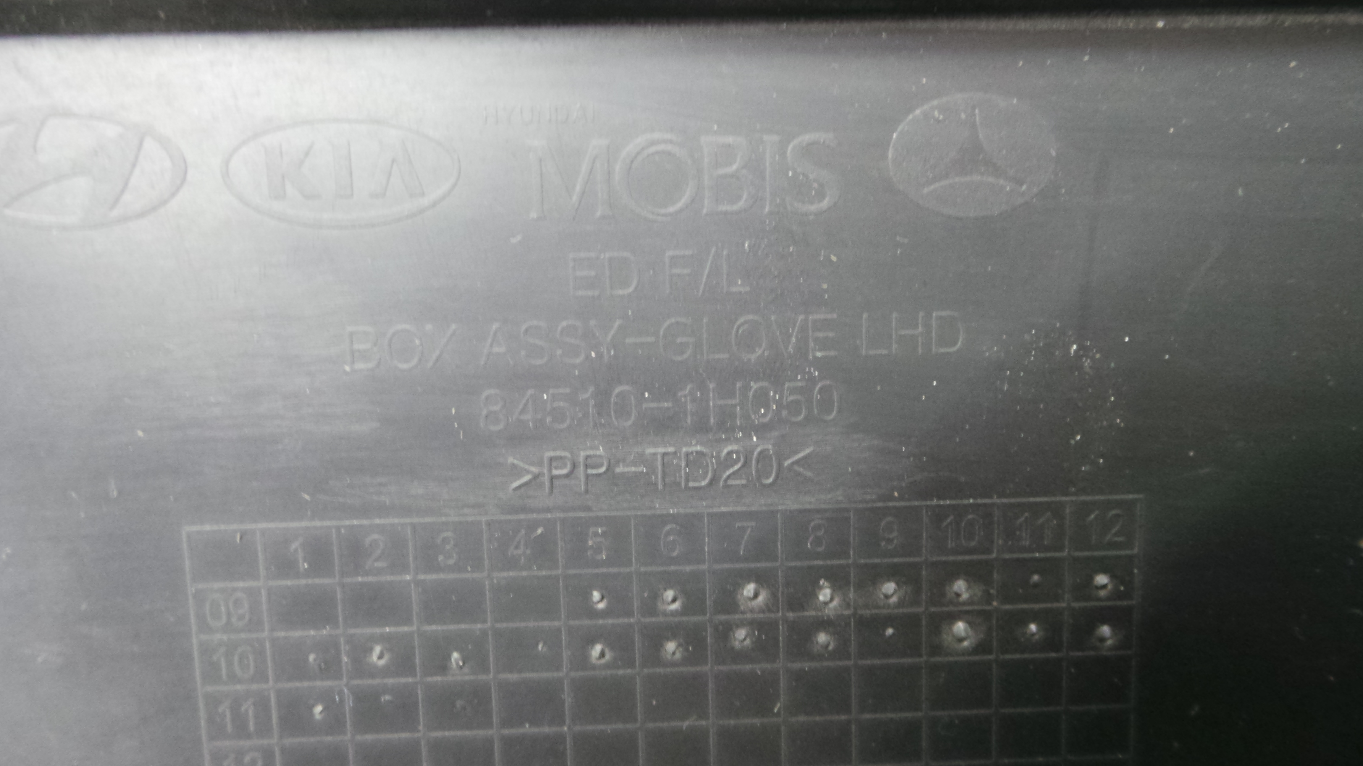 Porta Luvas  84760-1H050 - KIA CEE'D Hatchback (ED)-33199369