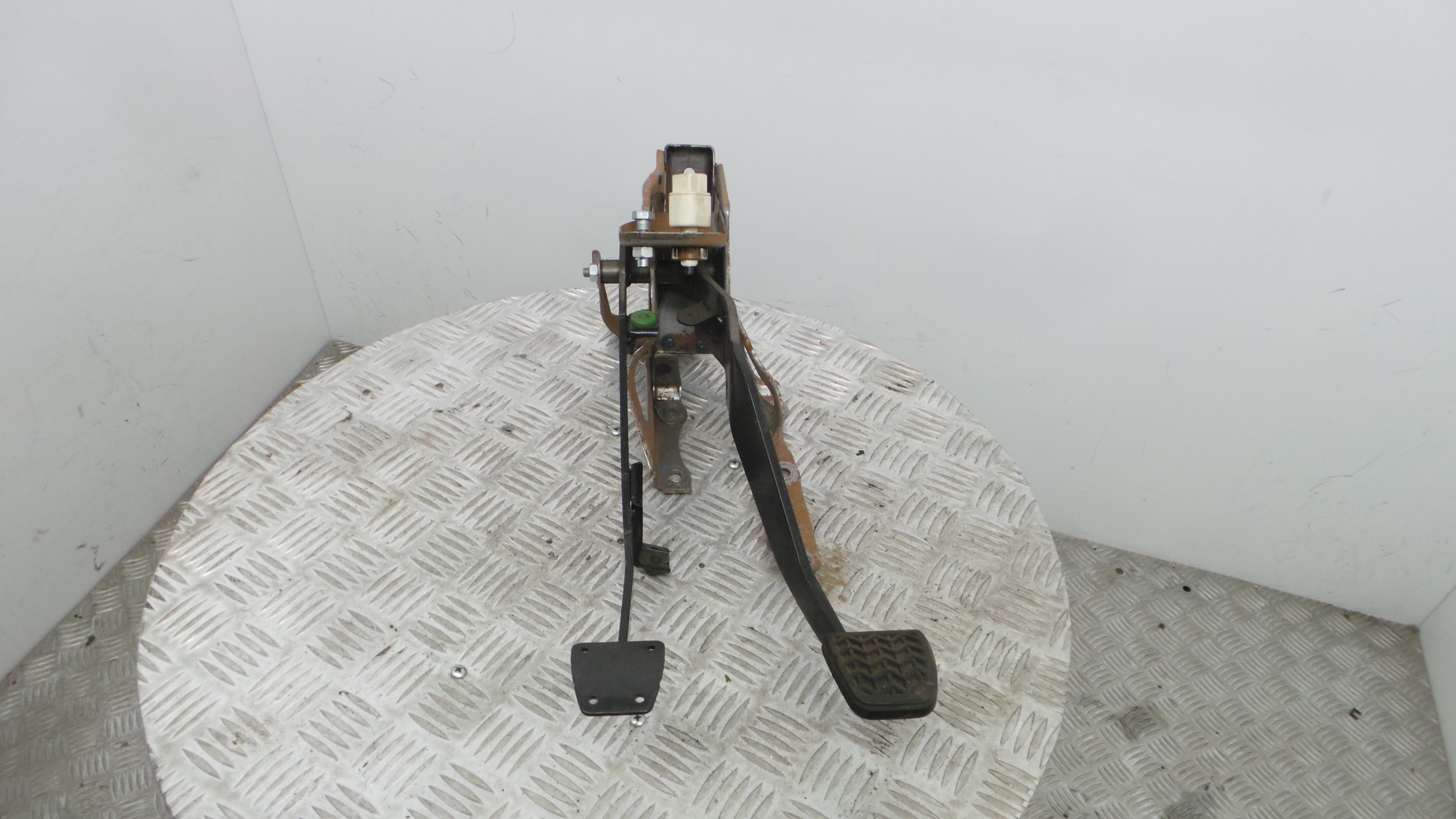 Pedal do Travão 47110-0H020 - TOYOTA AYGO (_B1_)-33199427 Pedal do Travão 47110-0H020 - TOYOTA AYGO (_B1_)-33199427