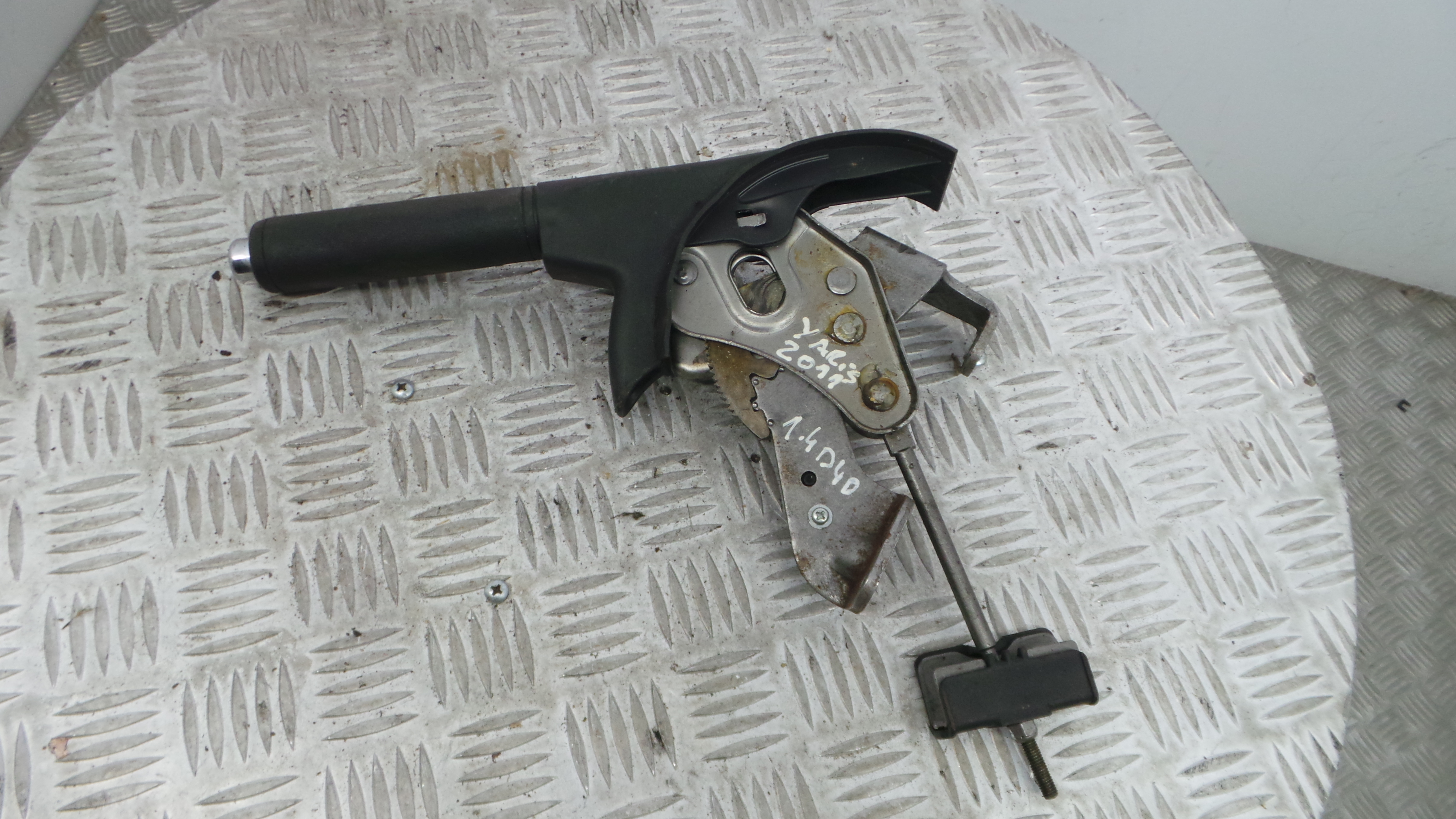 Travão de Mão  462100D270C0 - TOYOTA YARIS (_P13_), YARIS/VITZ (_P13_)-33199608