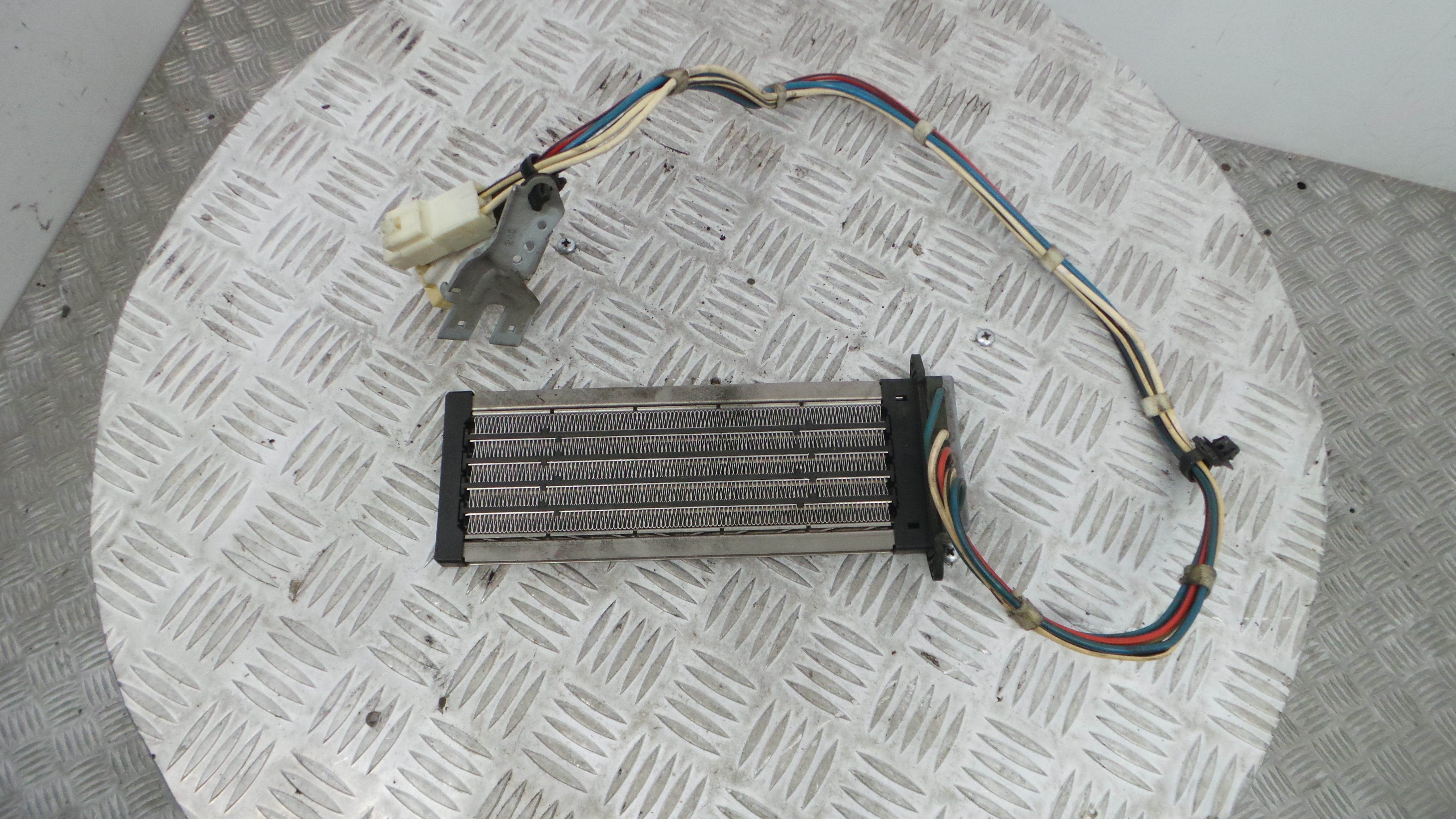 Radiador da Chaufagem / Sofagem 013410-0410 - TOYOTA AURIS (_E15_), COROLLA (_E15_)-33199720 Radiador da Chaufagem / Sofagem 013410-0410 - TOYOTA AURIS (_E15_), COROLLA (_E15_)-33199720