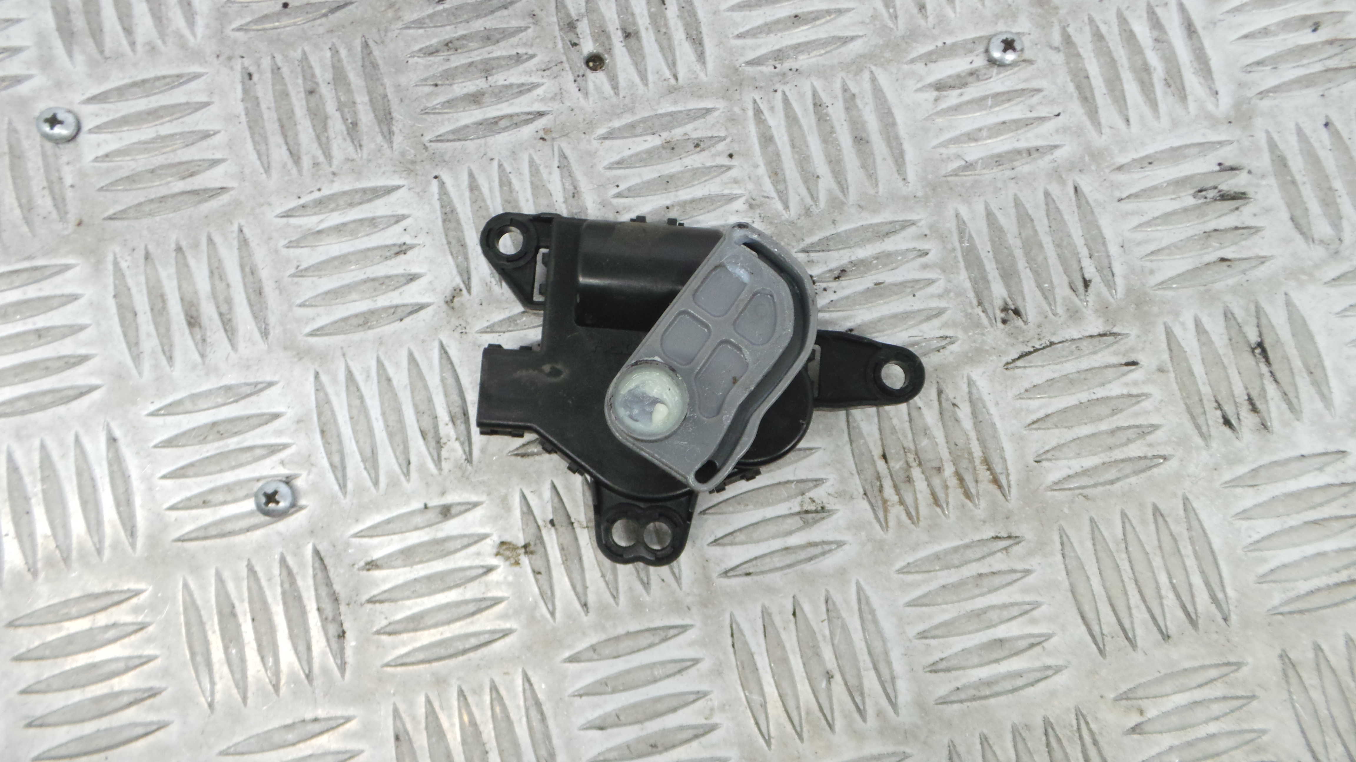 Atuador do Circuito de Ar AC1R0000 - KIA CEE'D Hatchback (ED)-33199726 Atuador do Circuito de Ar AC1R0000 - KIA CEE'D Hatchback (ED)-33199726