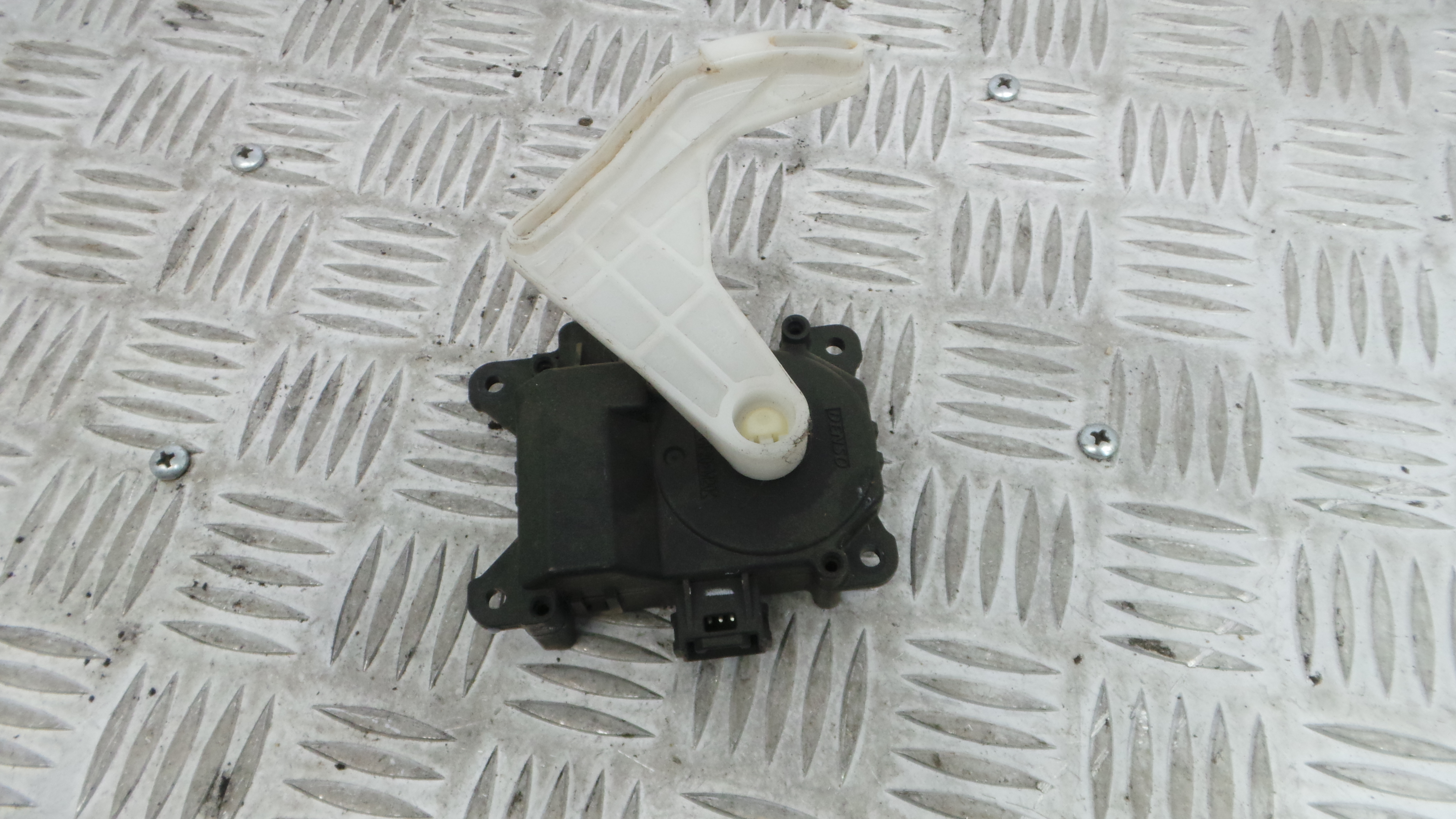 Atuador do Circuito de Ar  AE063700-8930 - TOYOTA COROLLA (_E12_), COROLLA / ALLEX (_E12_)-33199753