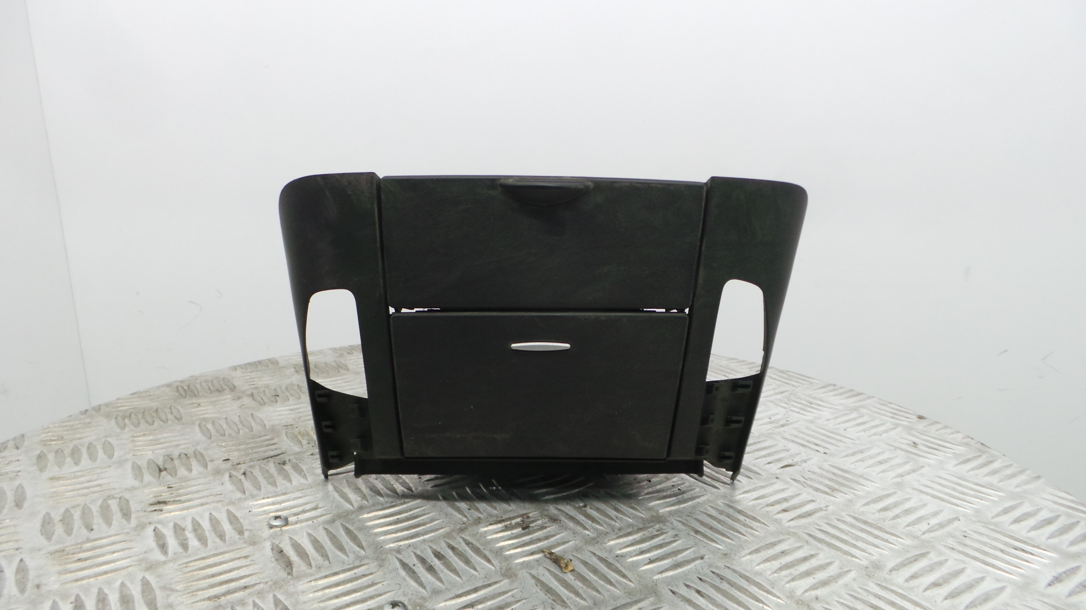 Cinzeiro 84707-1H050EQ - KIA CEE'D Hatchback (ED)-33200478 Cinzeiro 84707-1H050EQ - KIA CEE'D Hatchback (ED)-33200478