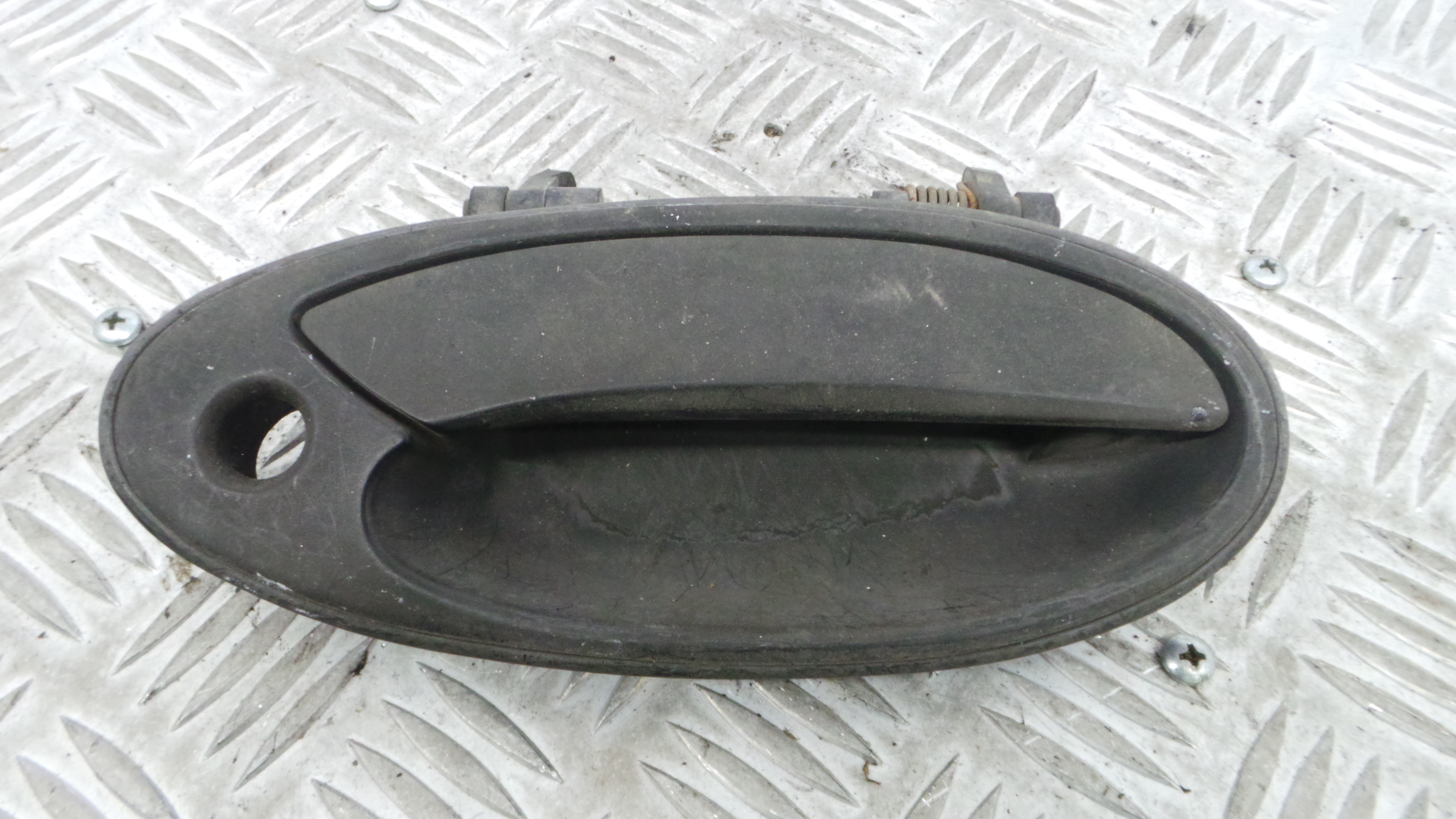 Puxador Exterior Frente Direita  MB819552 - MITSUBISHI COLT Mk V (CJ_, CP_), COLT V (CJ_, CP_)-33200533