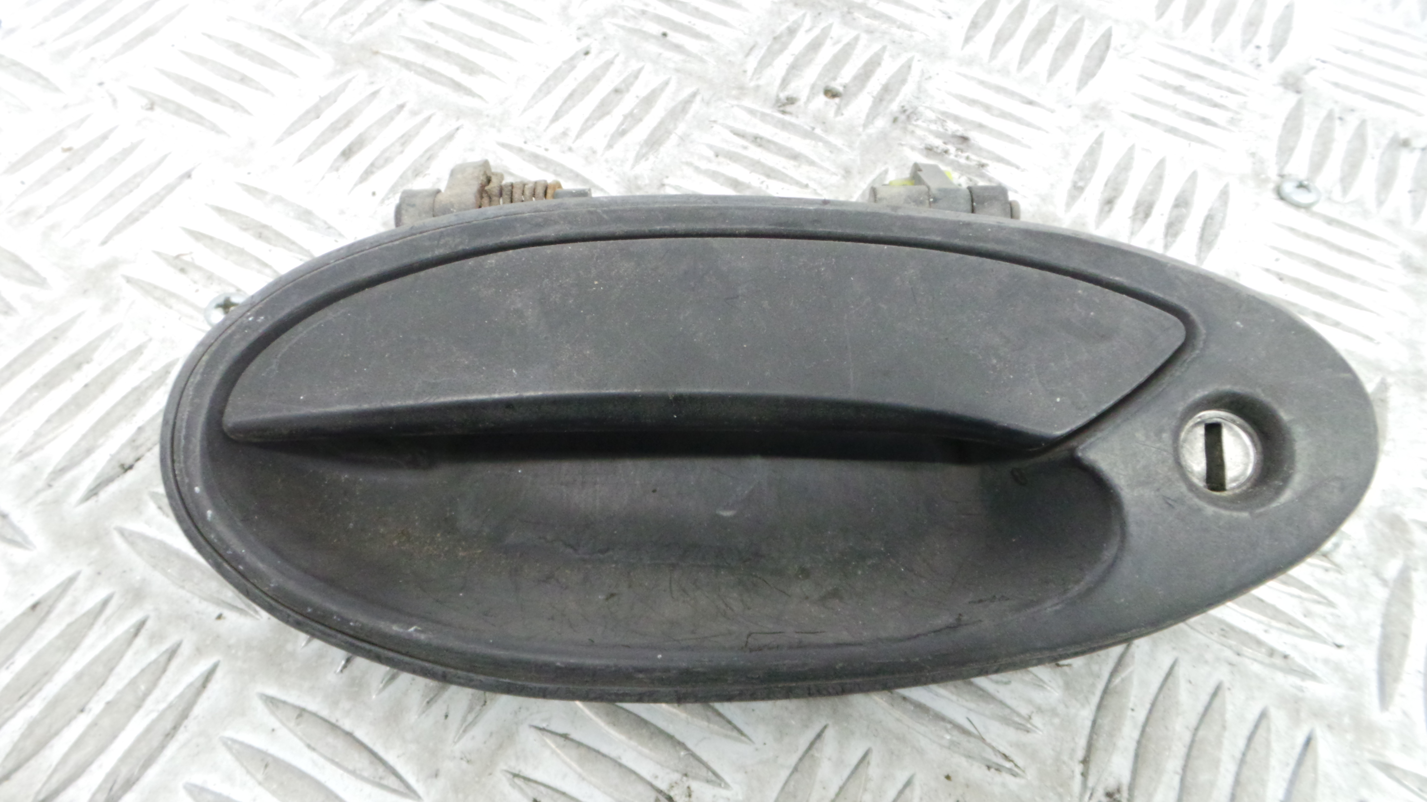 Puxador Exterior Frente Esquerdo MB19551 - MITSUBISHI COLT Mk V (CJ_, CP_), COLT V (CJ_, CP_)-33200541