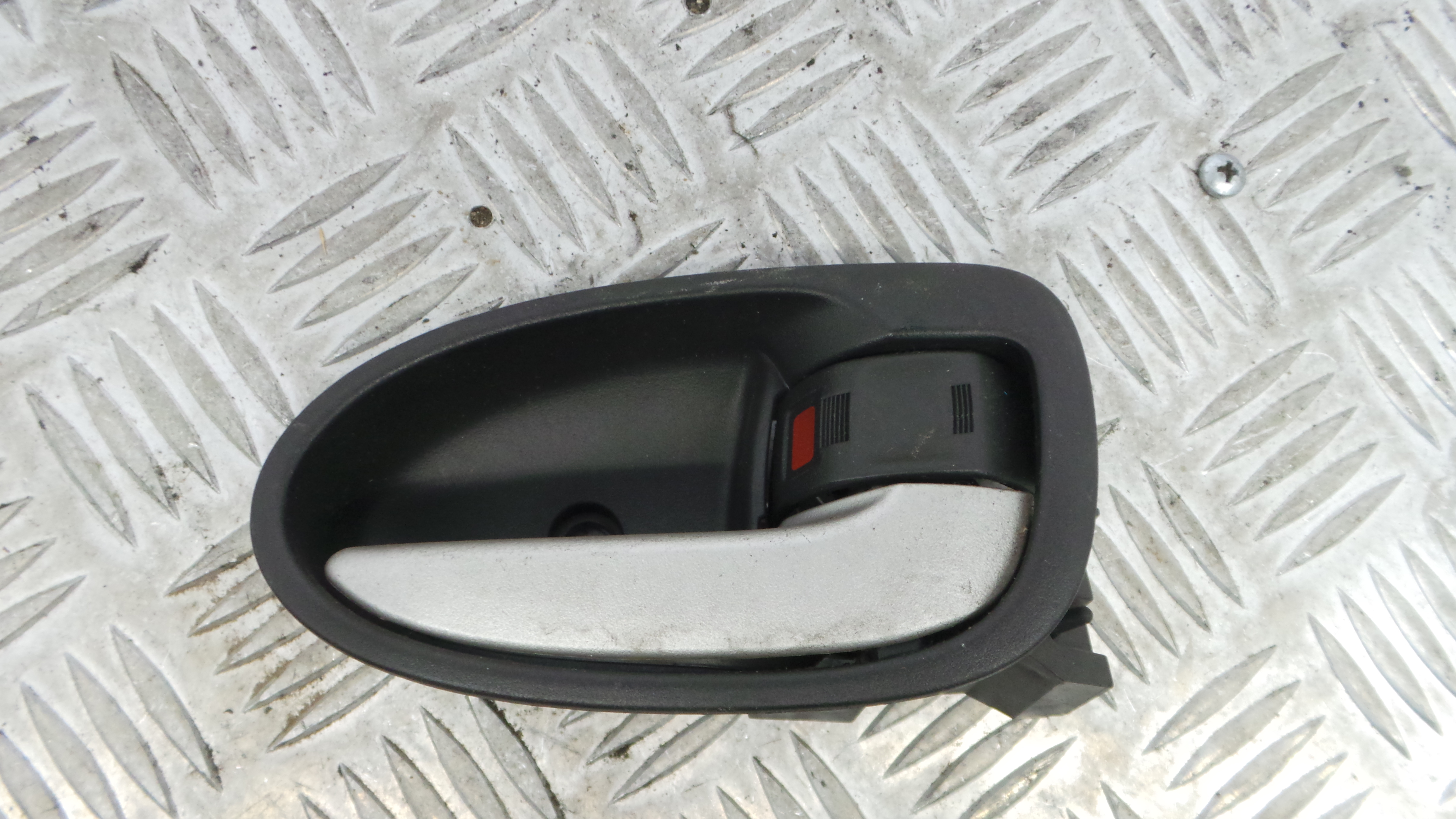 Puxador Interior Traseiro Direita 69205-0D90 - TOYOTA YARIS (_P9_), YARIS/VITZ (_P9_)-33200610 Puxador Interior Traseiro Direita 69205-0D90 - TOYOTA YARIS (_P9_), YARIS/VITZ (_P9_)-33200610