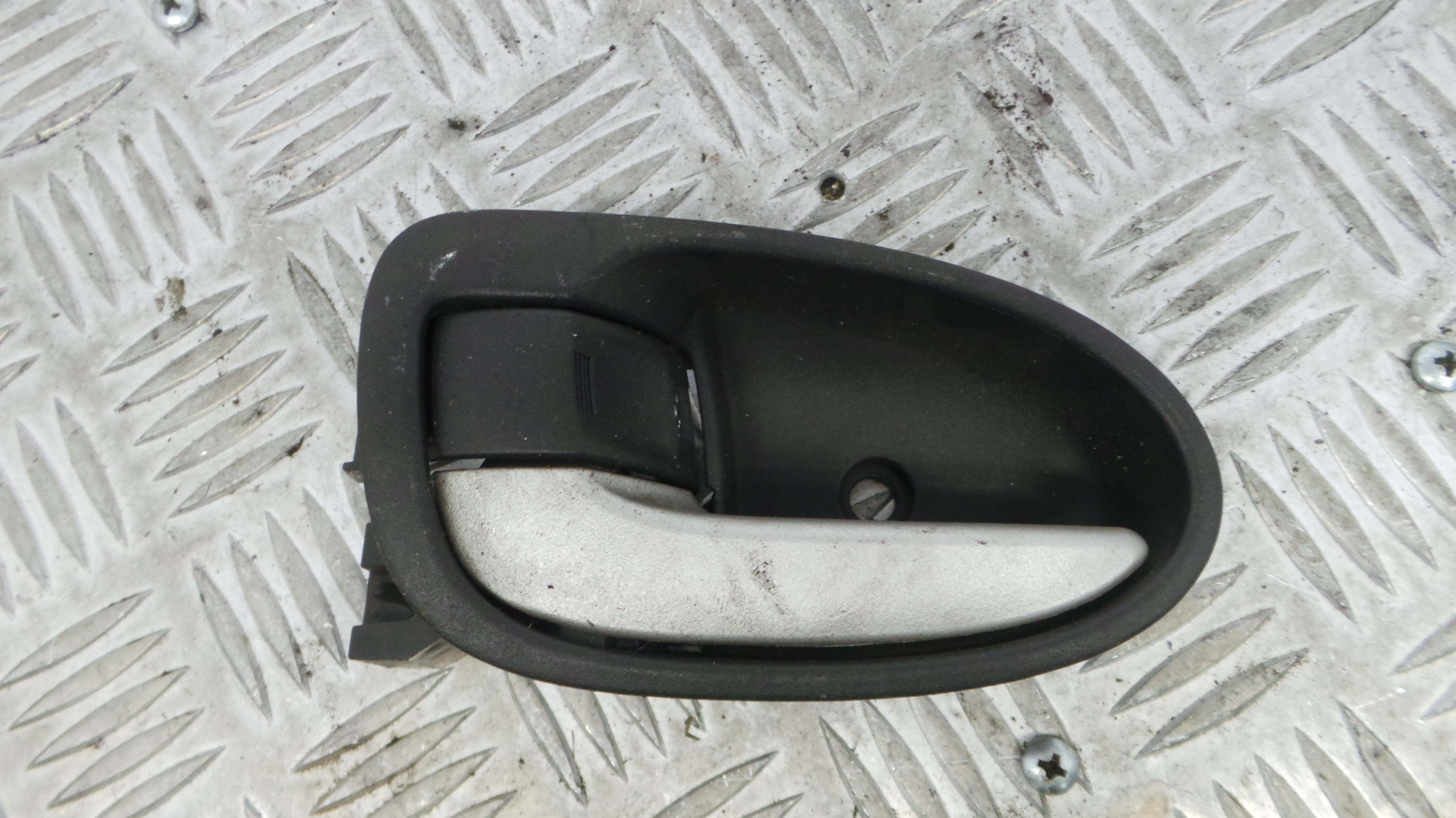 Puxador Interior Traseiro Esquerdo  69206-0D90 - TOYOTA YARIS (_P9_), YARIS/VITZ (_P9_)-33200615