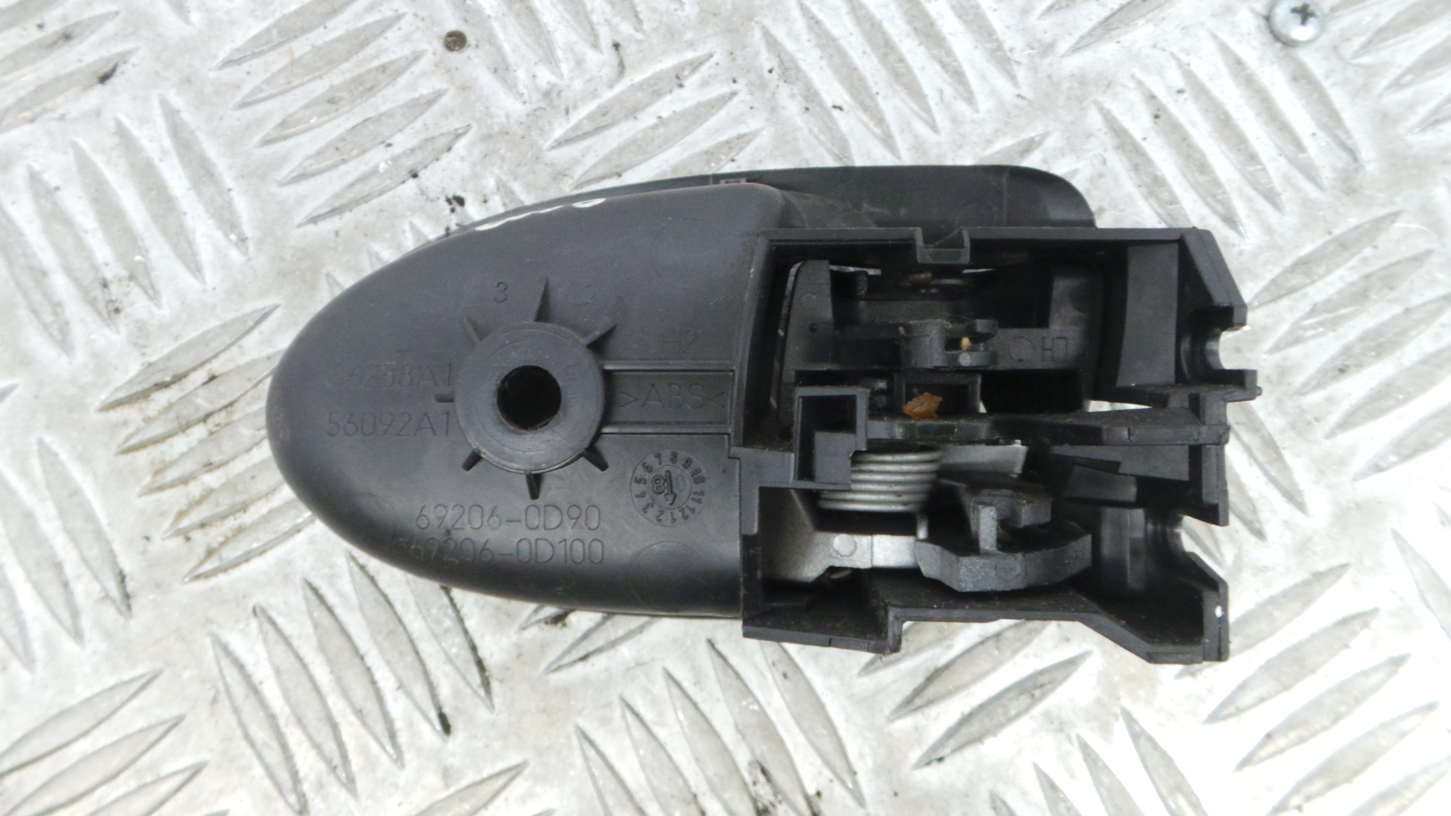 Puxador Interior Traseiro Esquerdo  69206-0D90 - TOYOTA YARIS (_P9_), YARIS/VITZ (_P9_)-33200615