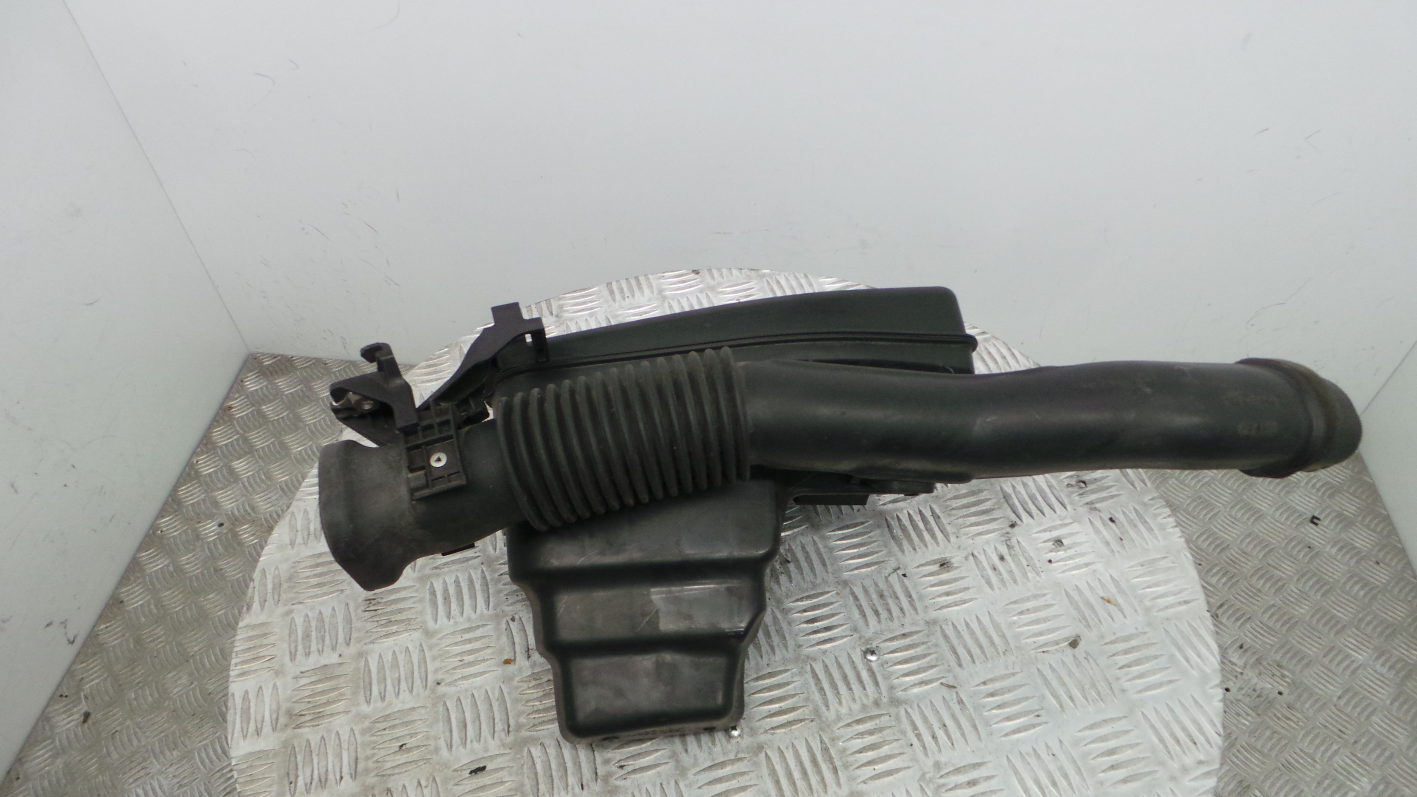 Caixa Filtro de Ar  17893-37040 - TOYOTA AURIS (_E15_), COROLLA (_E15_)-33201278