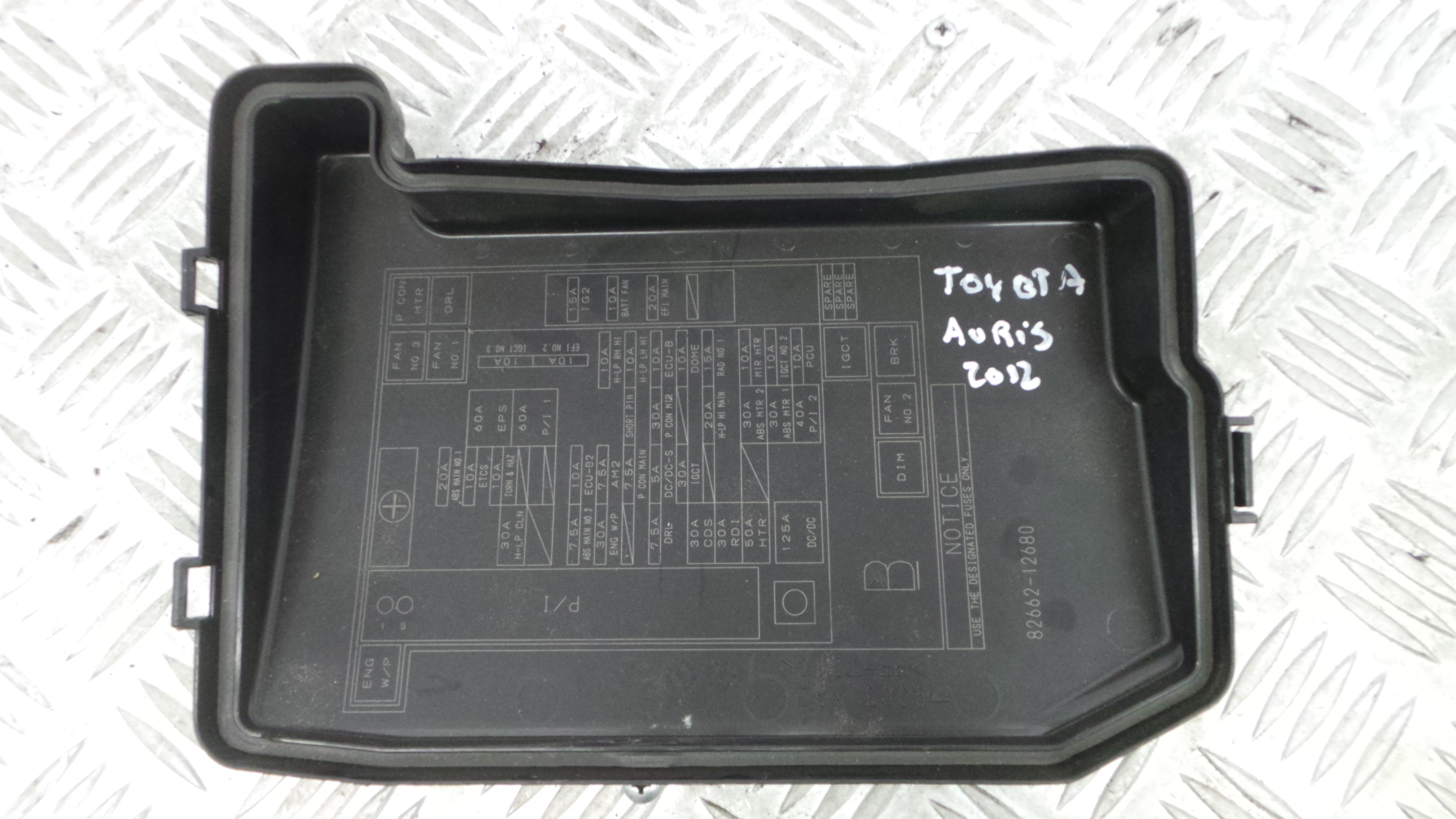 Tampa da Caixa dos Fusíveis 82662-12680 - TOYOTA AURIS (_E15_), COROLLA (_E15_)-33201286