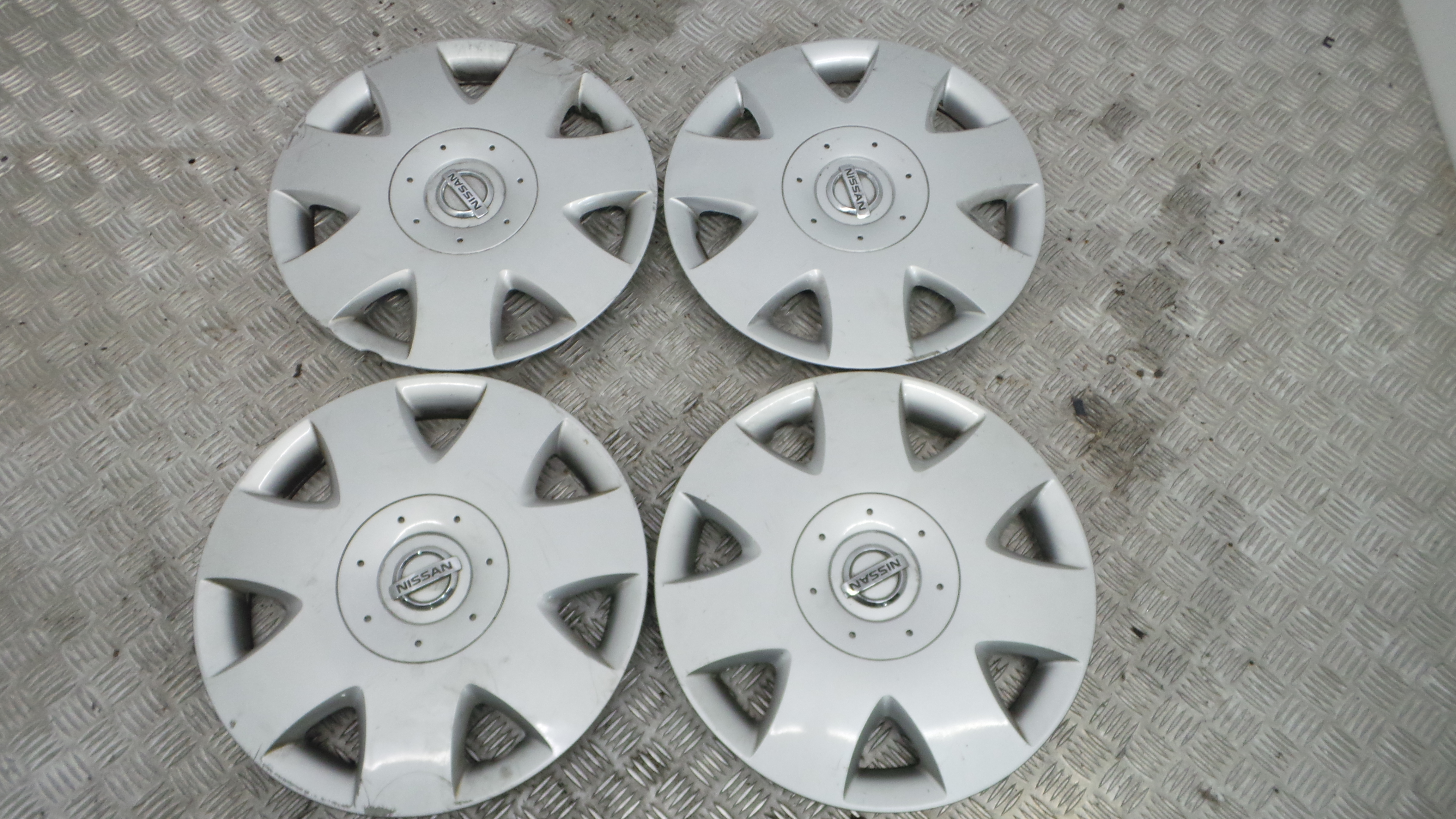 Tampões das rodas 40315BN700 - NISSAN ALMERA I (N15)-33201291