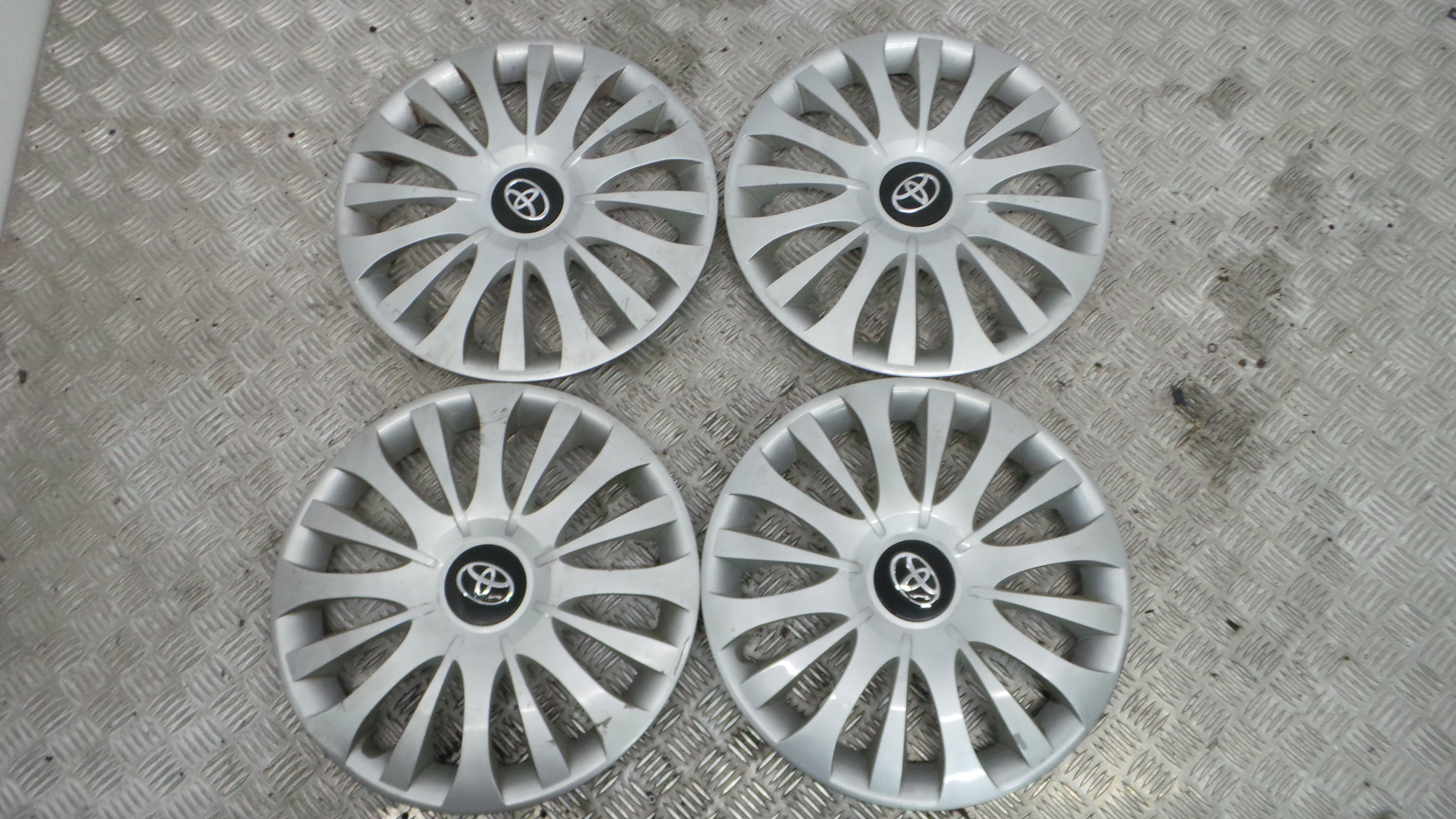 Tampões das rodas 42602-YY080 - TOYOTA YARIS (_P9_), YARIS/VITZ (_P9_)-33201295