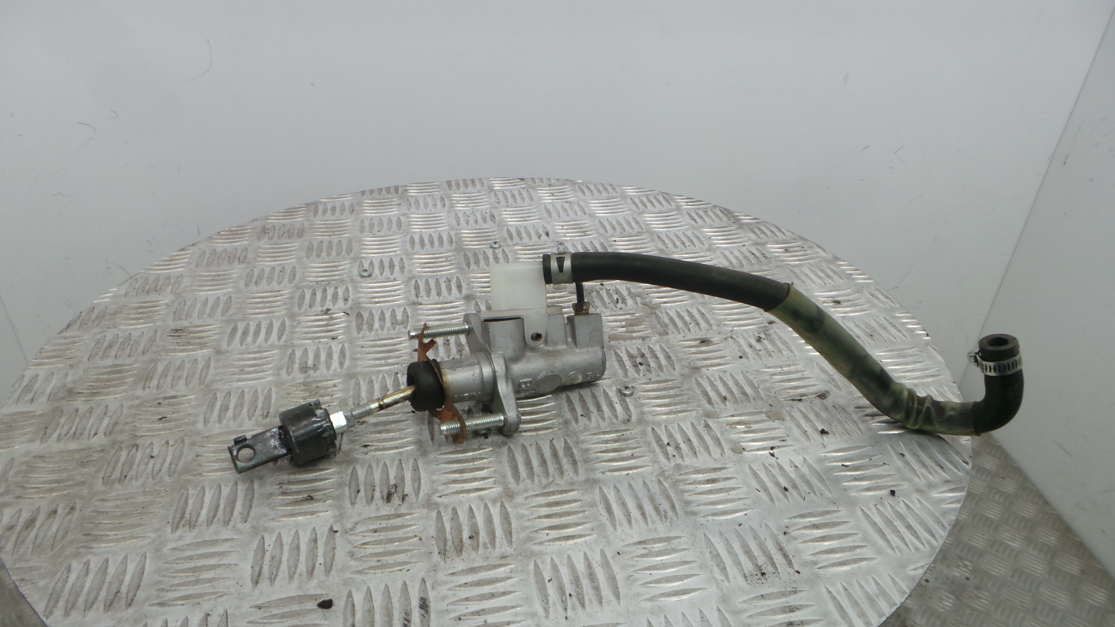 Cilindro Receptor De Embraiagem 31420-05011 - TOYOTA COROLLA (_E12_), COROLLA / ALLEX (_E12_)-33201458