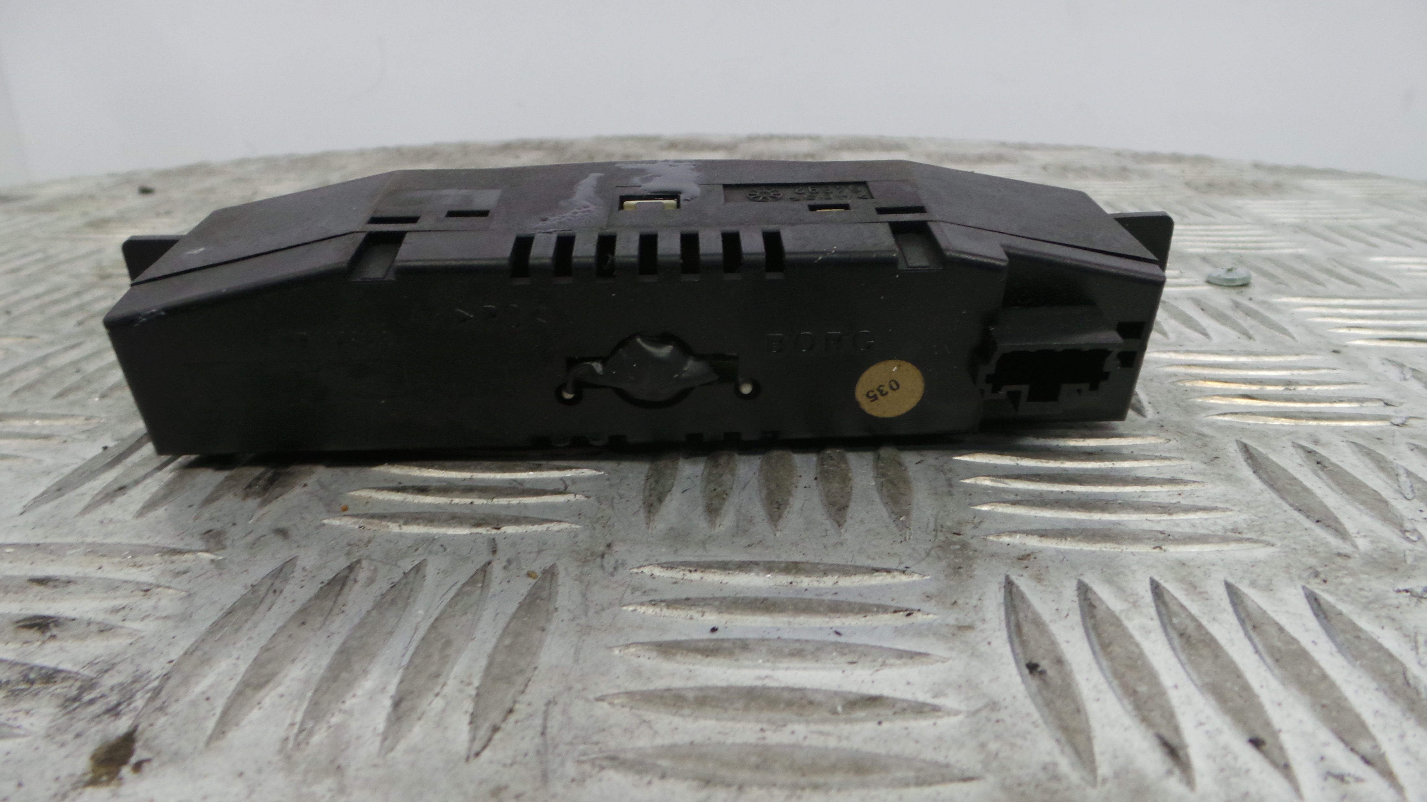 Display do Ar Condicionado / Rádio / GPS / DVD MR114346 - MITSUBISHI CARISMA (DA_)-33201483