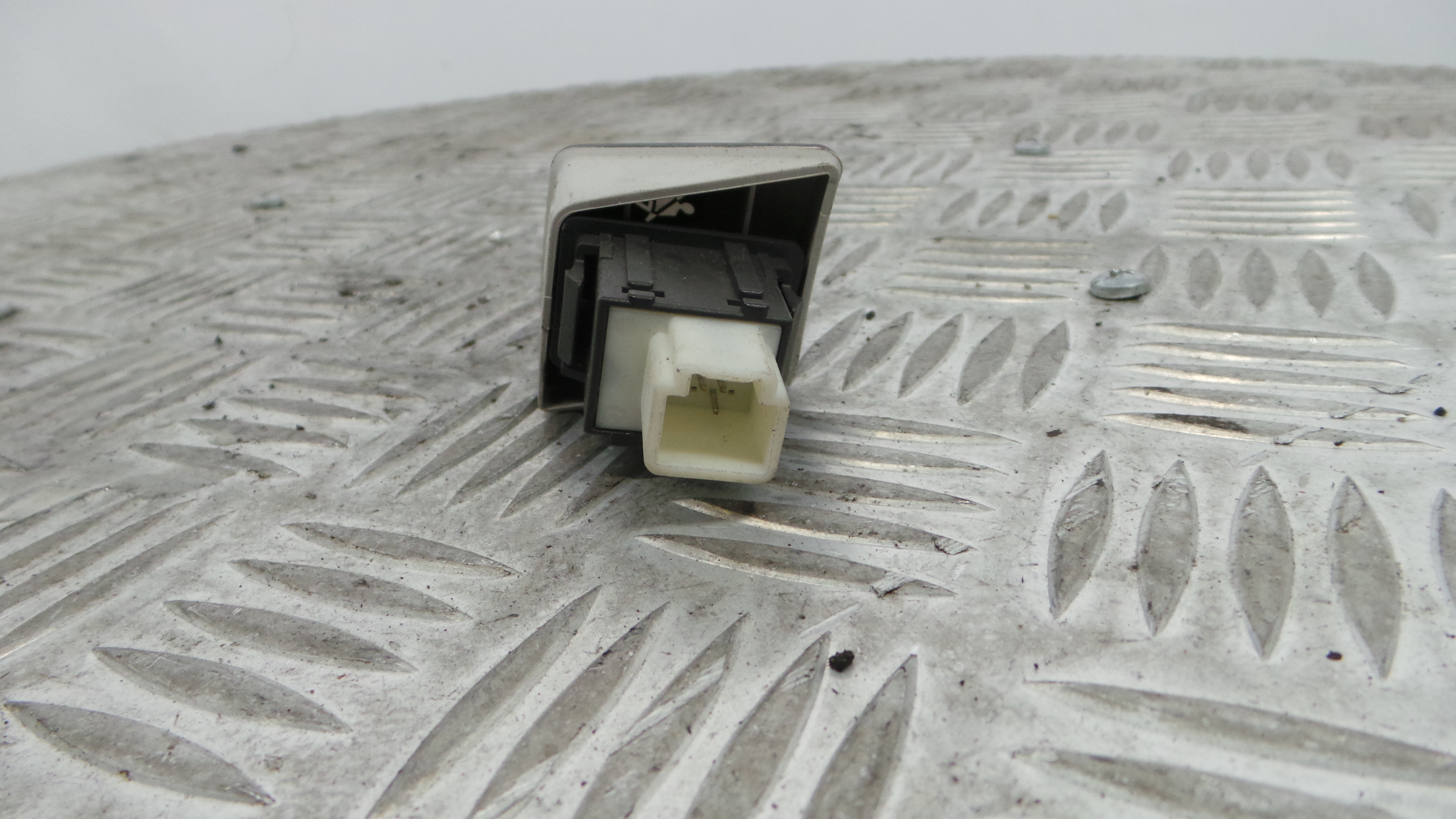 Botão Airbag Passageiro 83950-0D010 - TOYOTA YARIS (_P9_), YARIS/VITZ (_P9_)-33201529