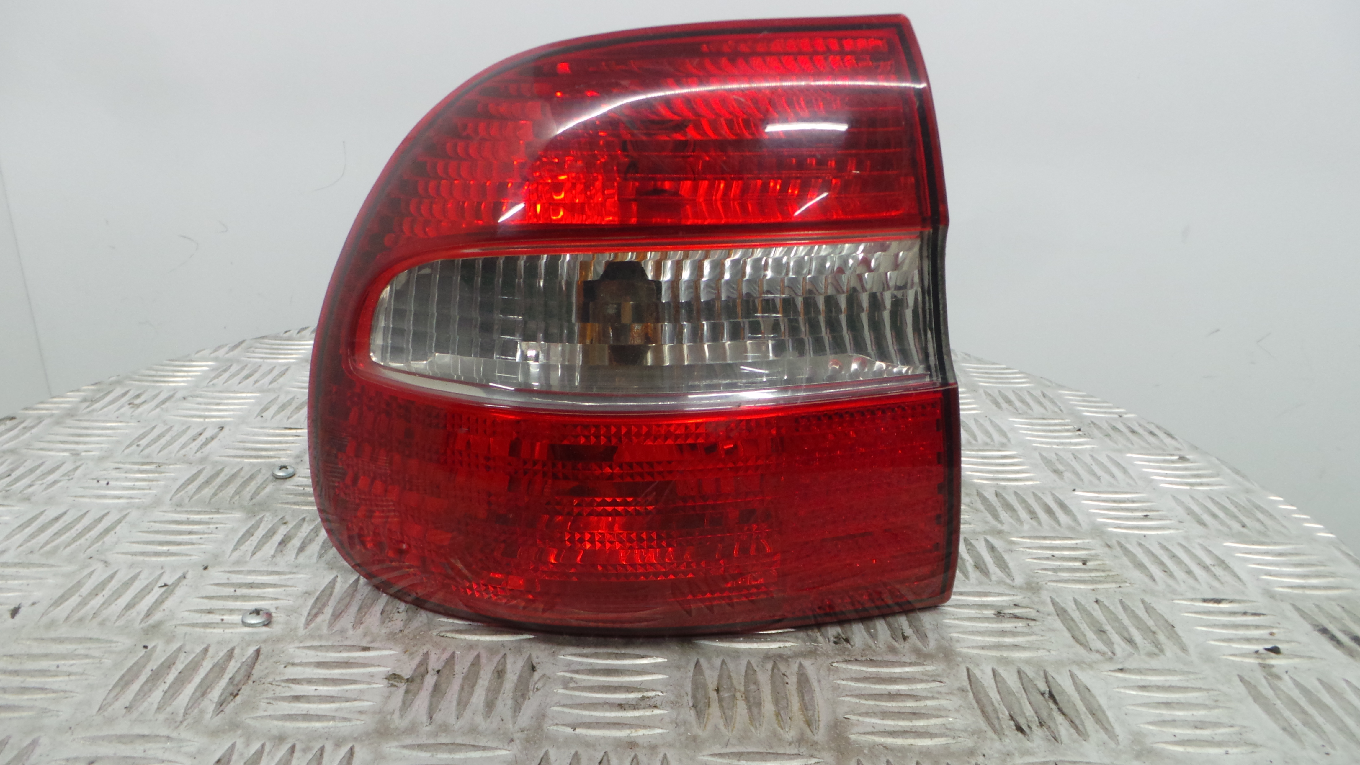 Farolim Stop Esq 285901 - VOLVO V40 Combi (645)-33201751 Farolim Stop Esq 285901 - VOLVO V40 Combi (645)-33201751