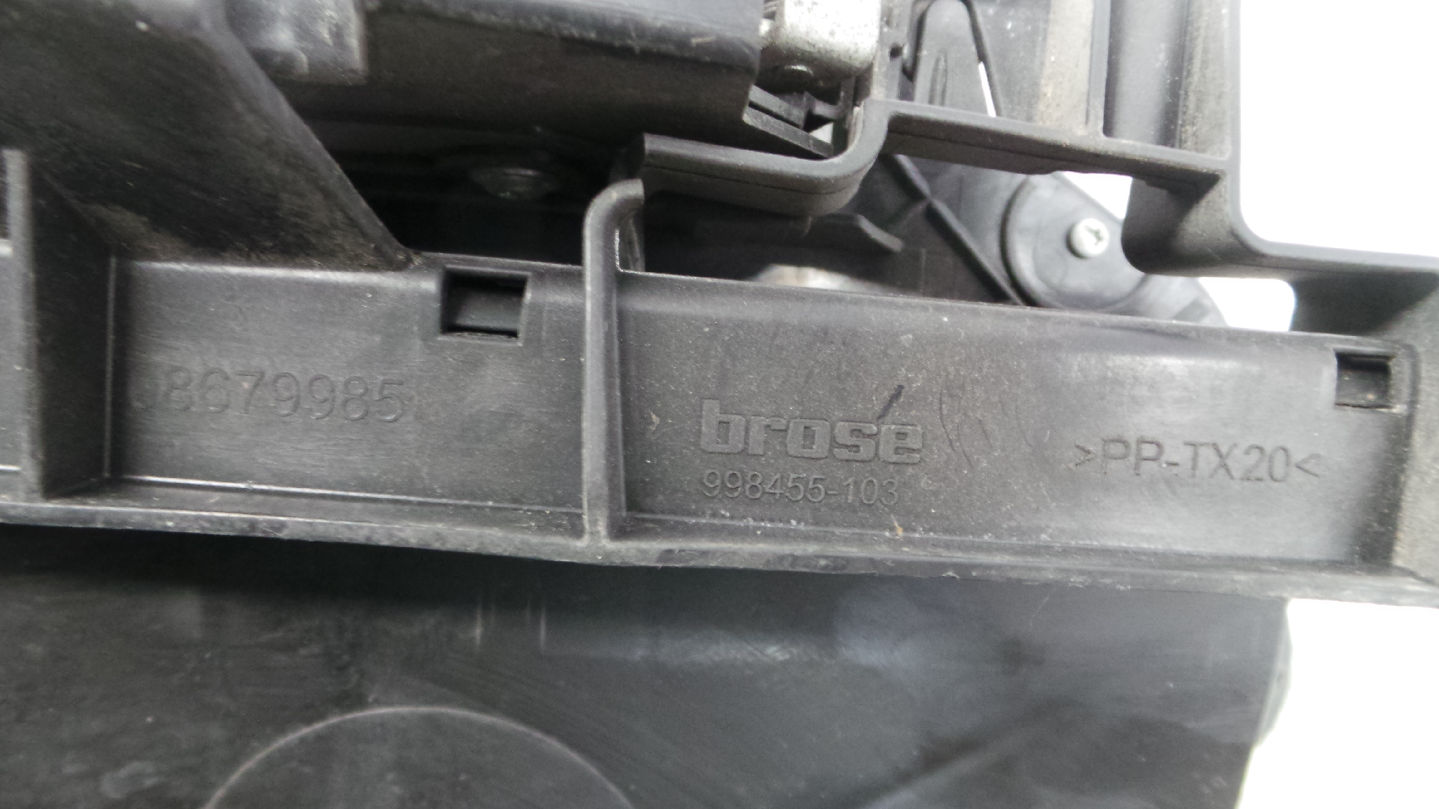 Fecho da Porta Esq 240015003 - VOLVO C30 (533)-33201813