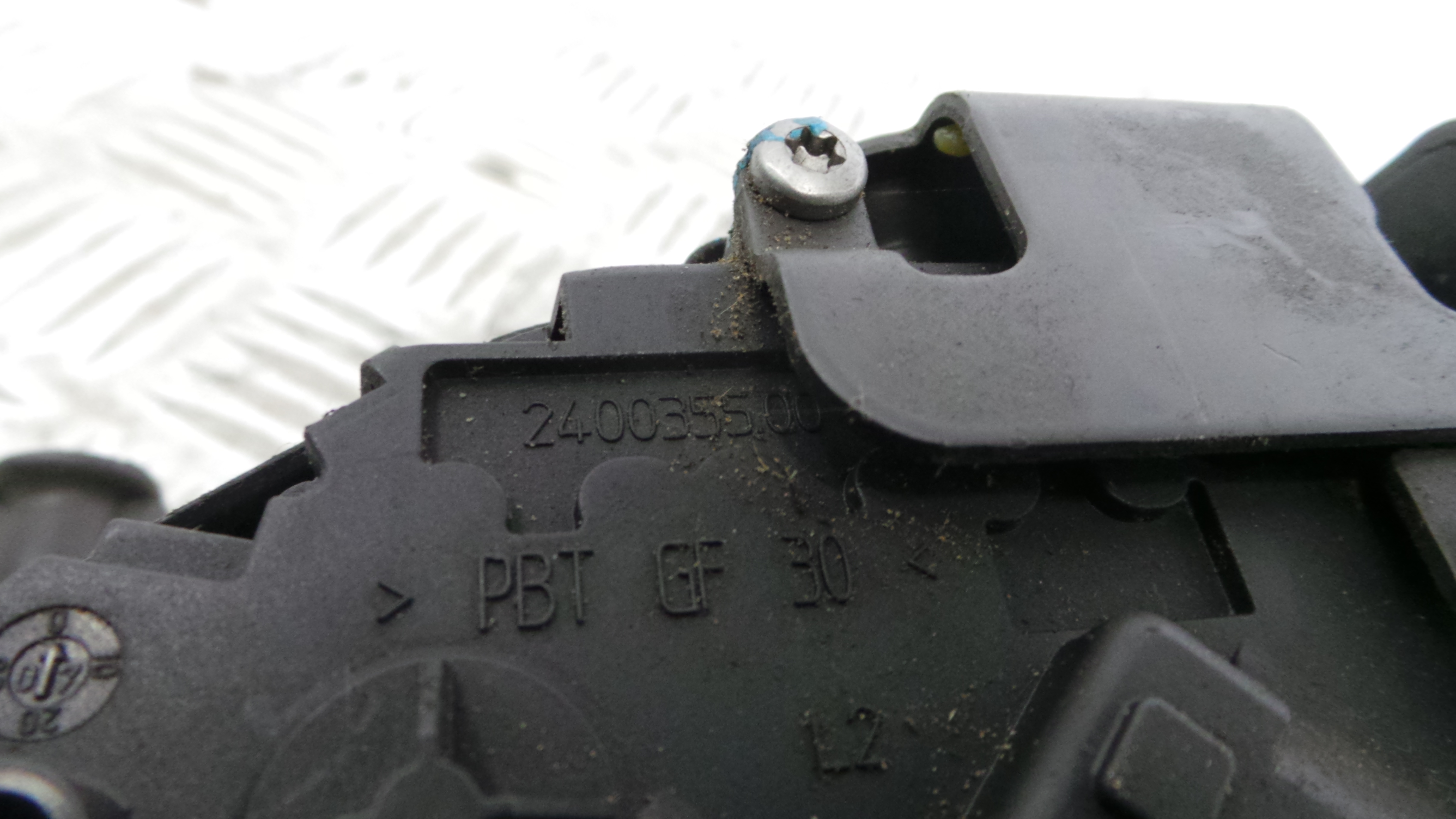 Fecho da Porta Frente Esq 240035500 - VOLVO V50 (545)-33201841