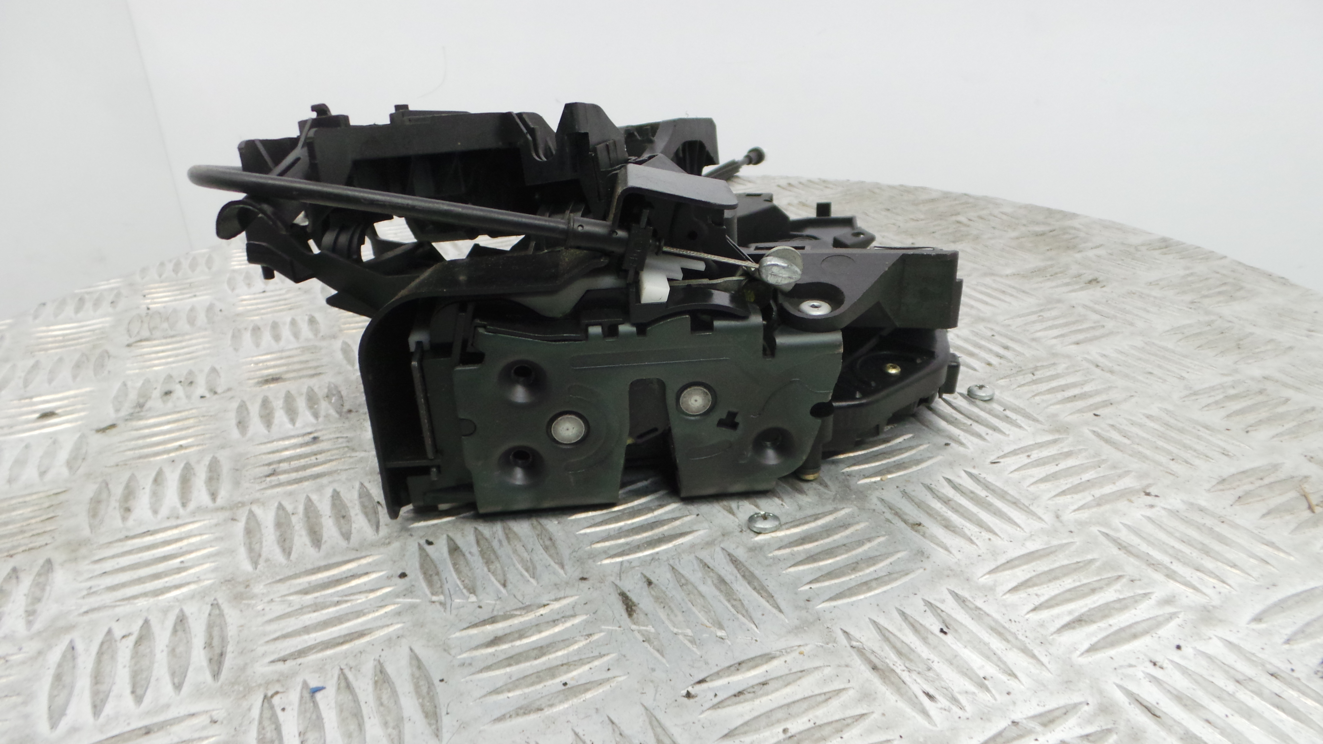 Fecho da Porta Trás Dto 240015103 - VOLVO V50 (545)-33201921 Fecho da Porta Trás Dto 240015103 - VOLVO V50 (545)-33201921