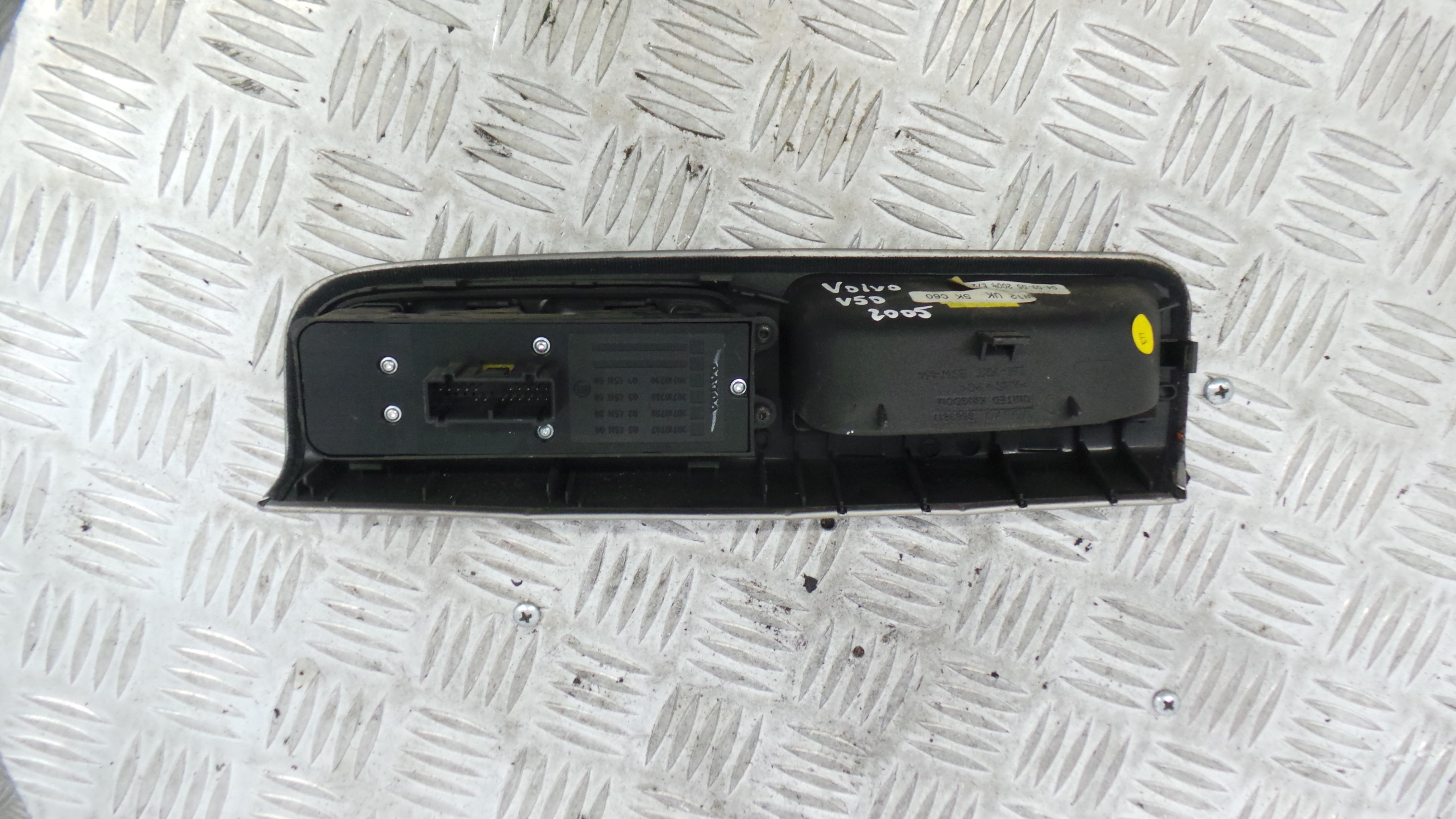 Interruptor / Comando Elevador Vidro Frente Esq 8663817 - VOLVO V50 (545)-33201994