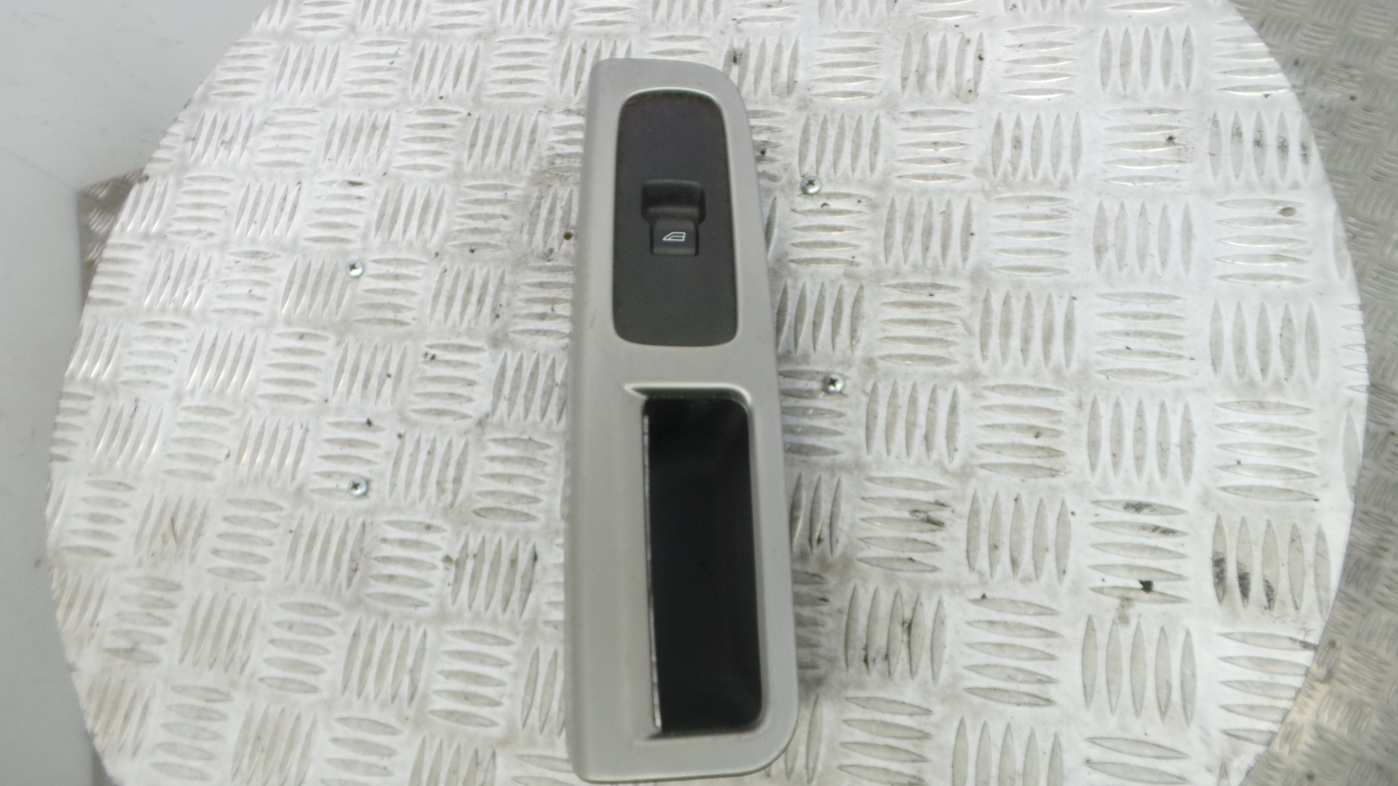 Interruptor / Comando Elevador Vidro Frente Dto  8663815 - VOLVO V50 (545)-33201998