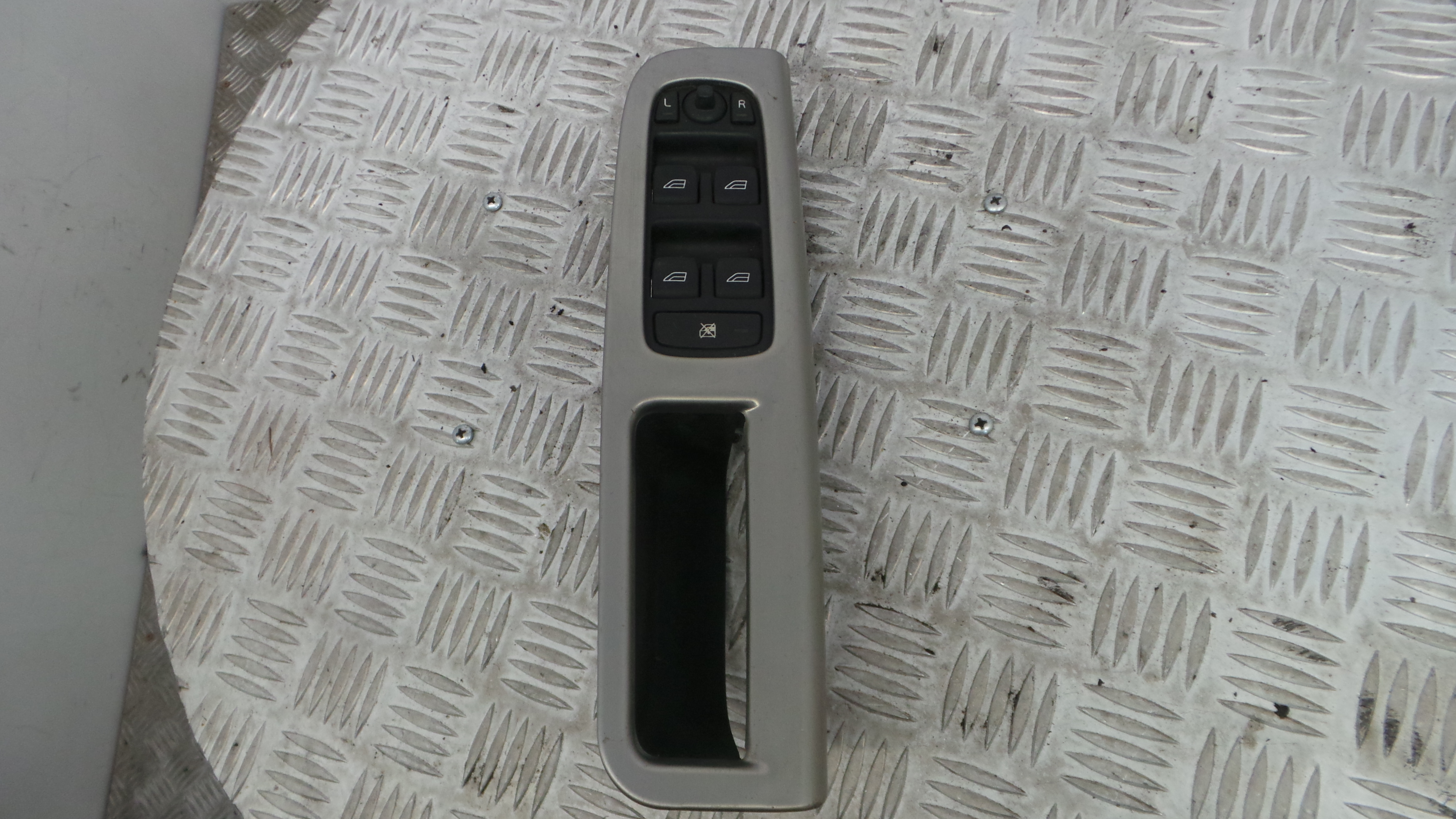 Interruptor / Comando Elevador Vidro Frente Esq  8663817 - VOLVO V50 (545)-33202003