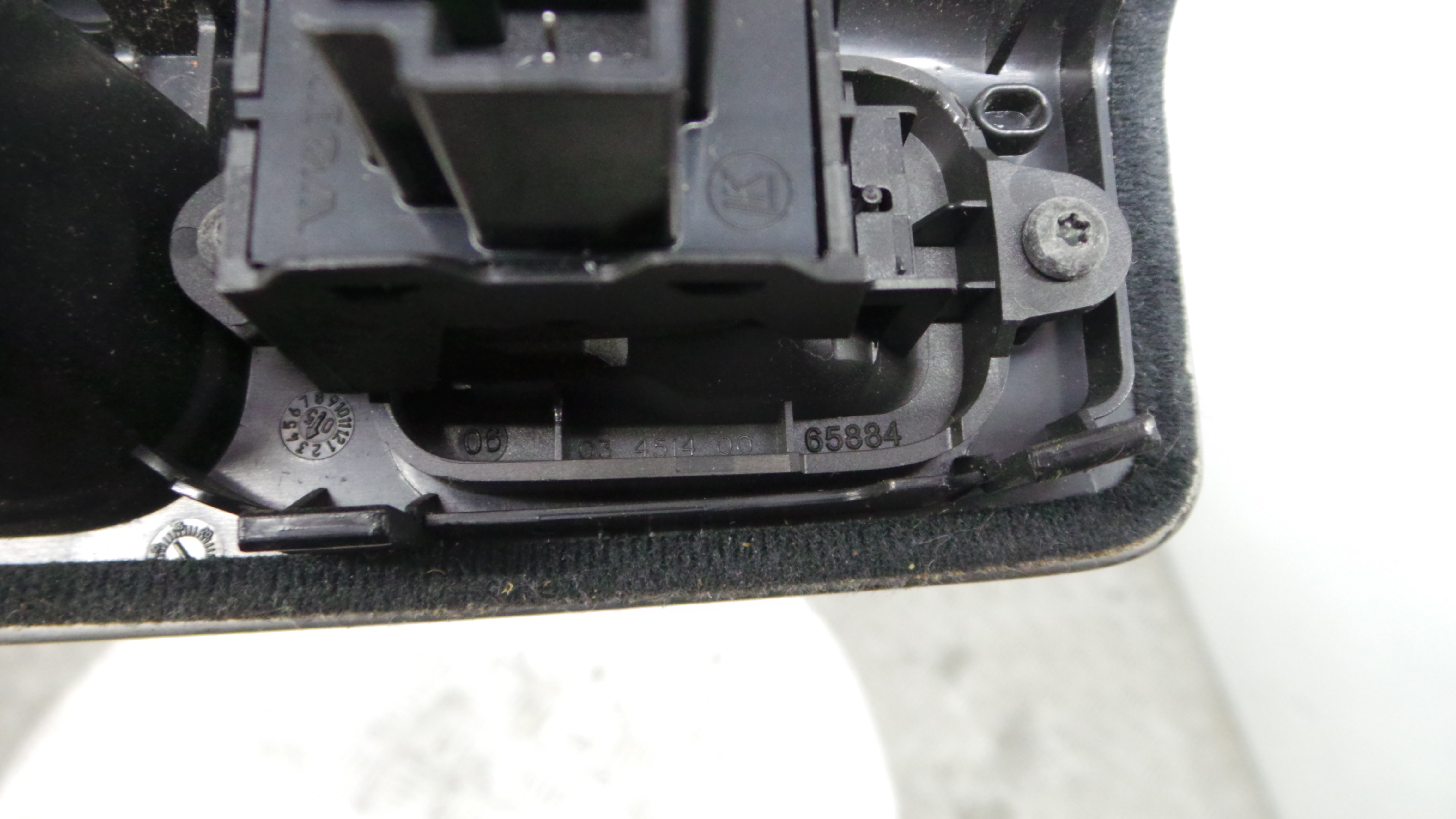 Interruptor / Comando Elevador Vidro Trás Esq 8663813 - VOLVO V50 (545)-33202018