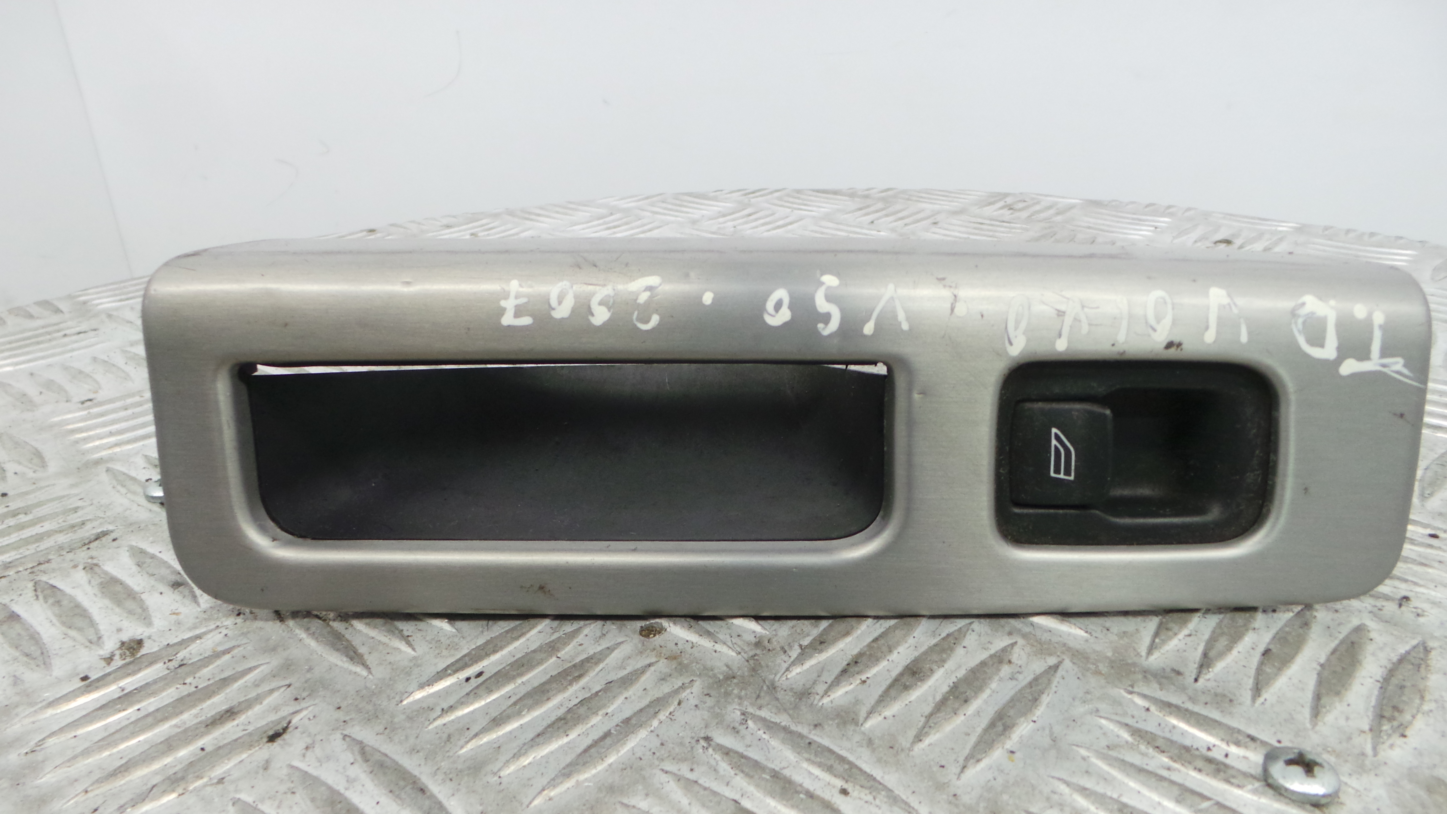 Interruptor / Comando Elevador Vidro Trás Dto 8663819 - VOLVO V50 (545)-33202022 Interruptor / Comando Elevador Vidro Trás Dto 8663819 - VOLVO V50 (545)-33202022