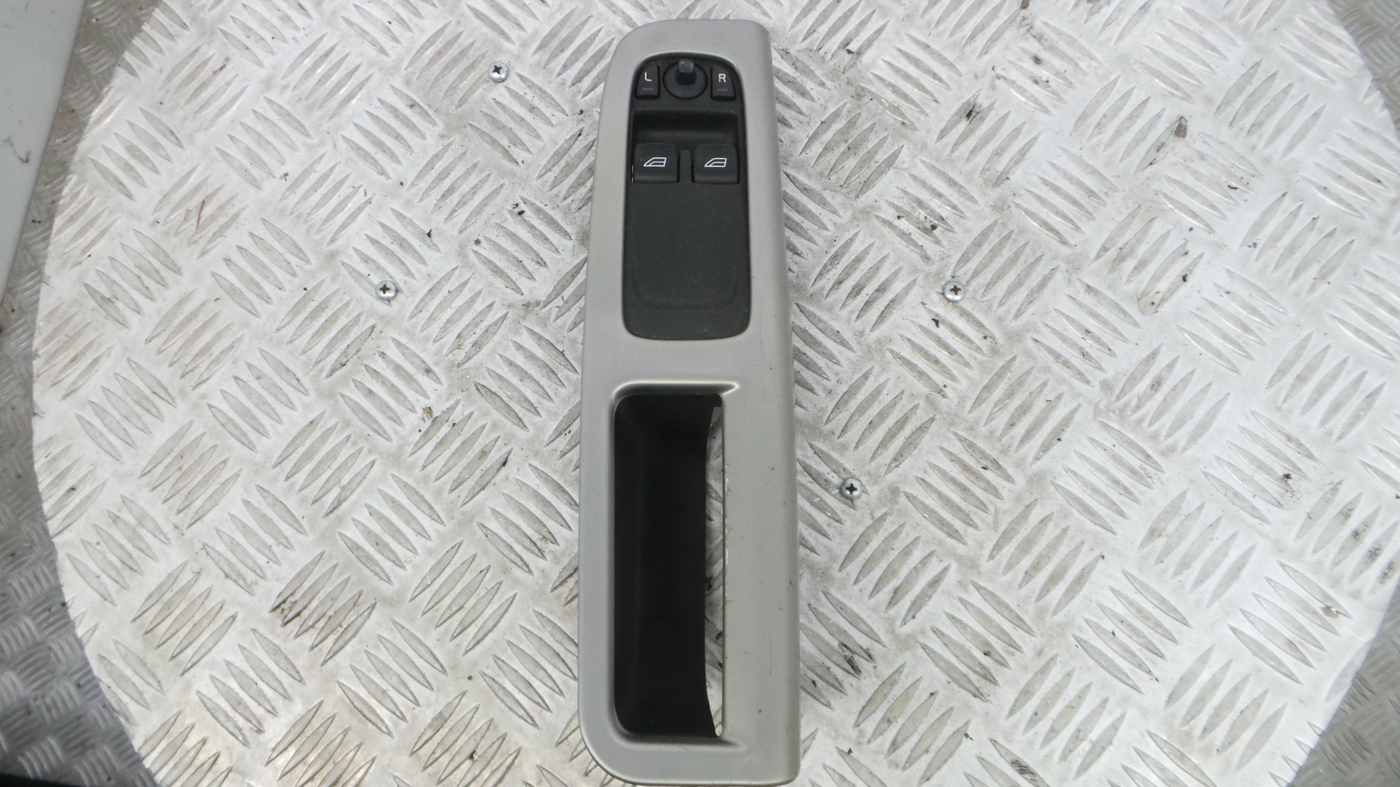 Interruptor / Comando Elevador Vidro Frente Esq  30710783 - VOLVO C30 (533)-33202026