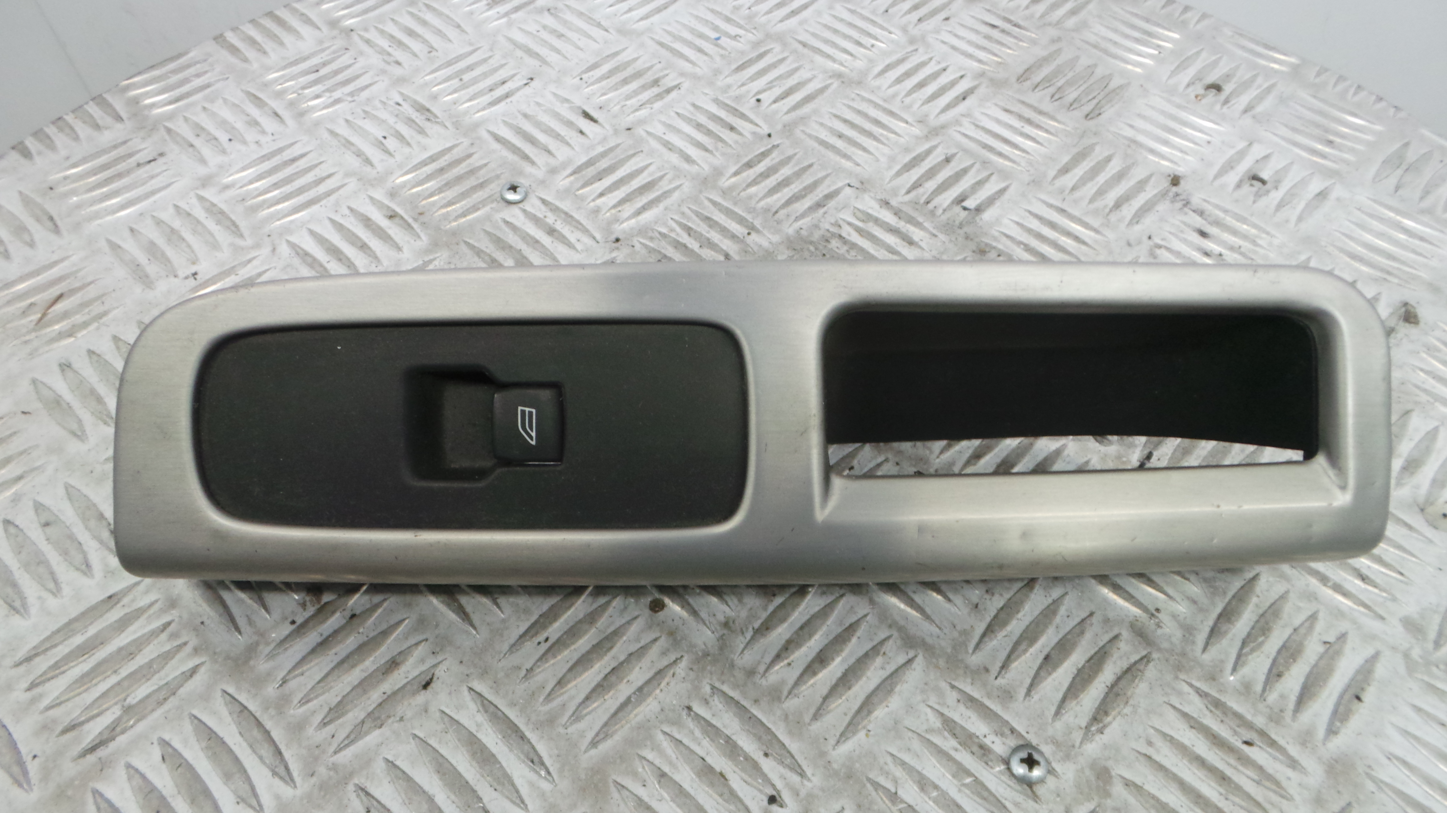 Interruptor / Comando Elevador Vidro Frente Dto  8663815 - VOLVO C30 (533)-33202033