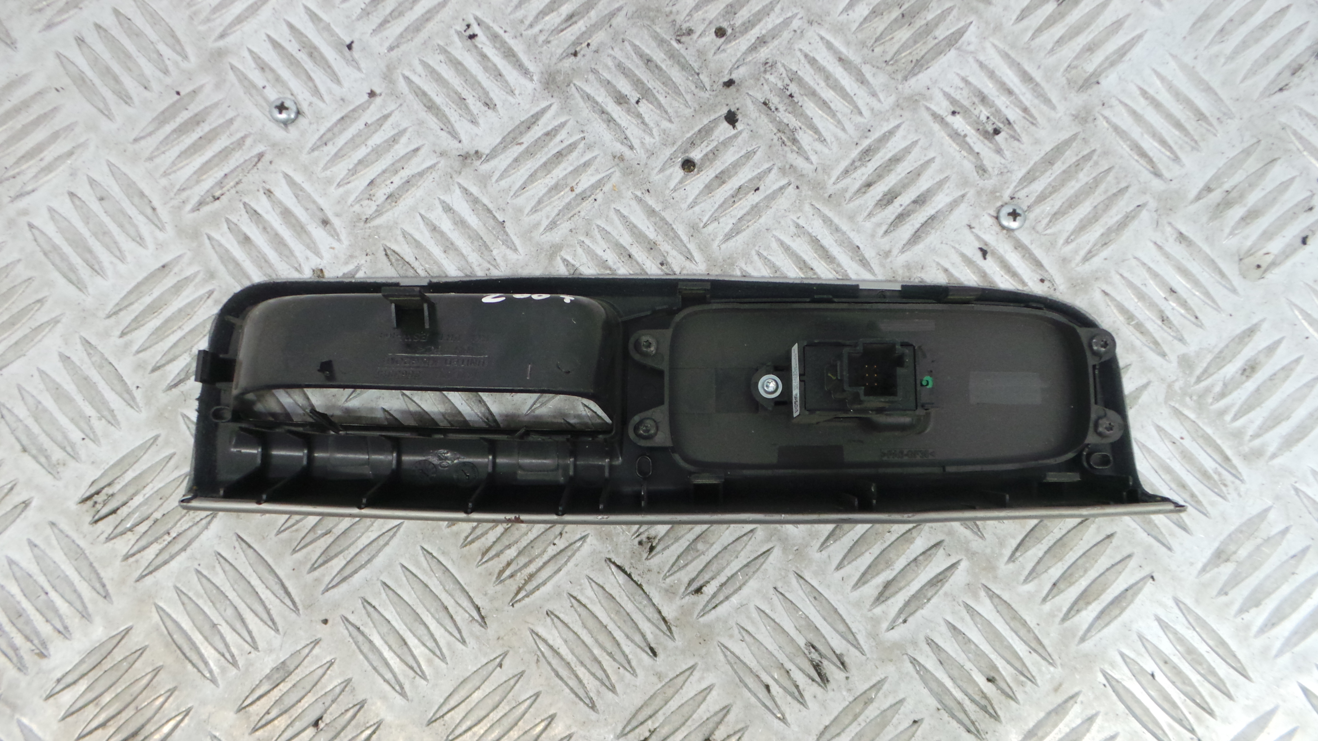 Interruptor / Comando Elevador Vidro Frente Dto 8663815 - VOLVO C30 (533)-33202033