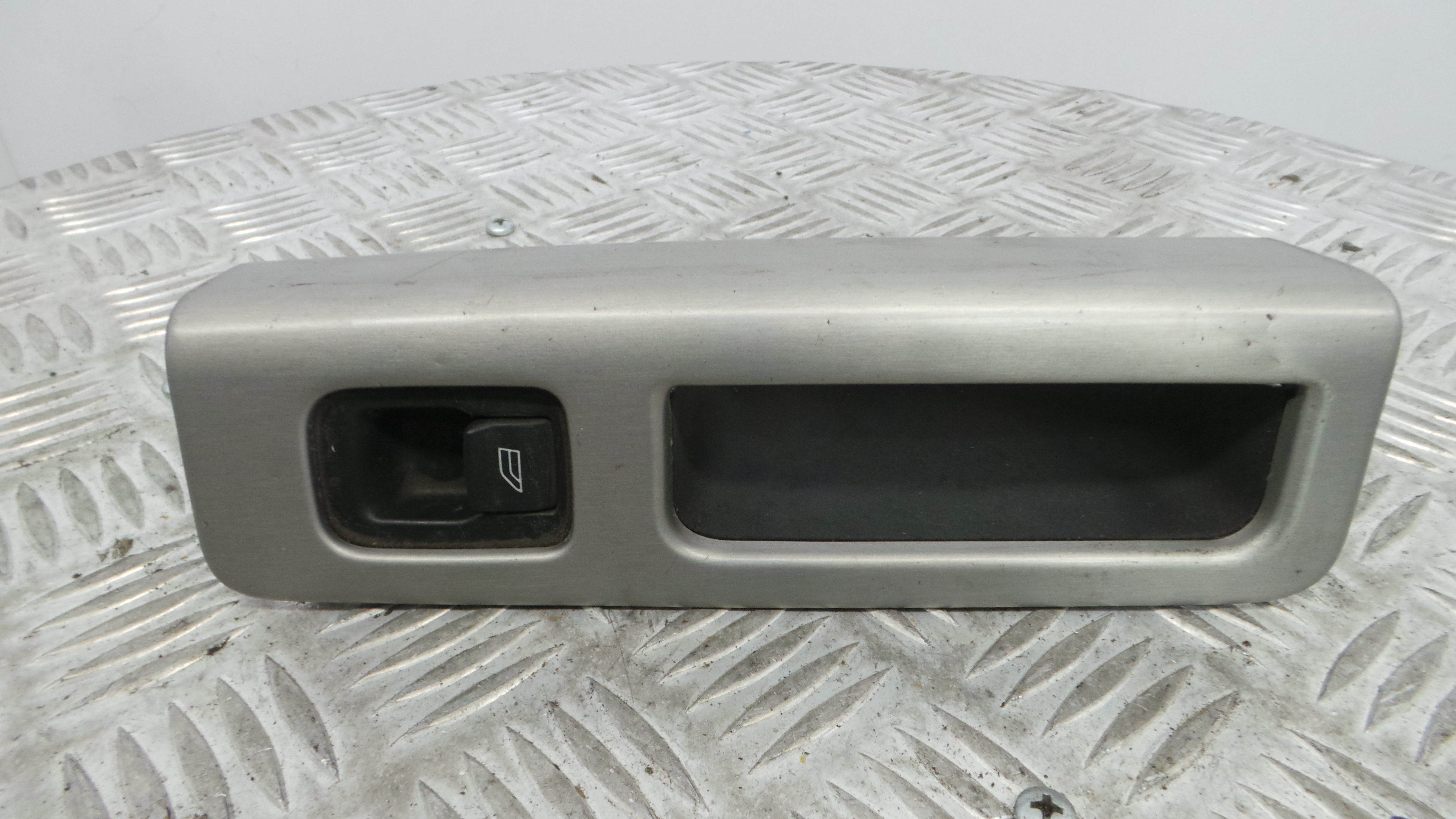 Interruptor / Comando Elevador Vidro Trás Esq 8663813 - VOLVO V50 (545)-33202037